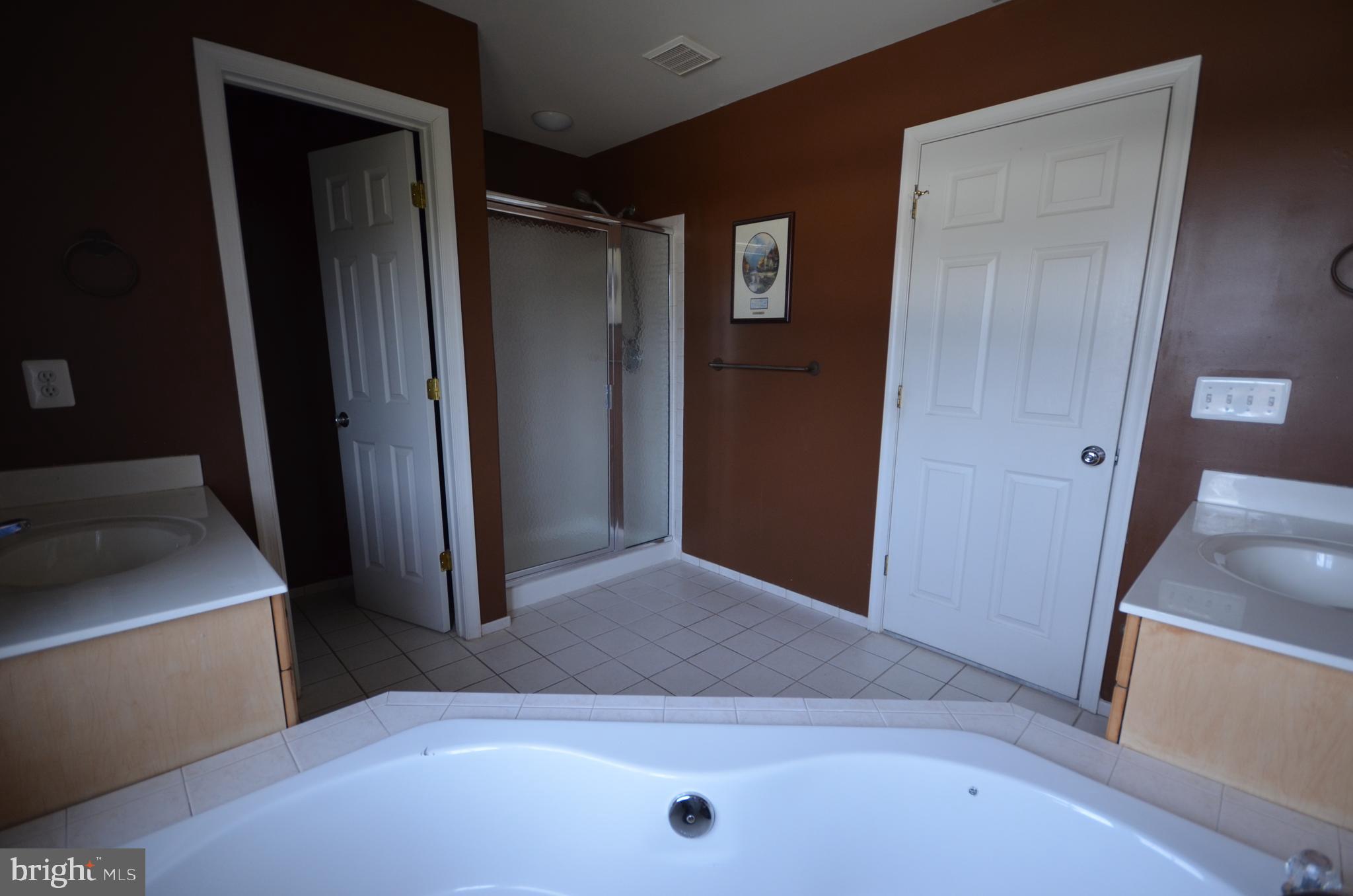 ALBIN ESTATES - Residential Lease