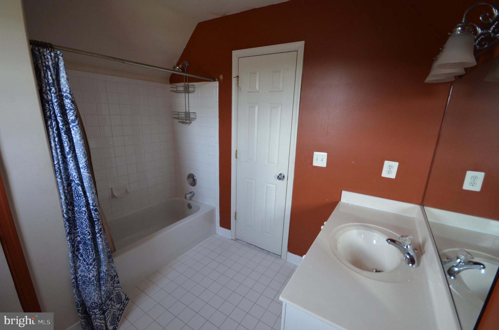 ALBIN ESTATES - Residential Lease