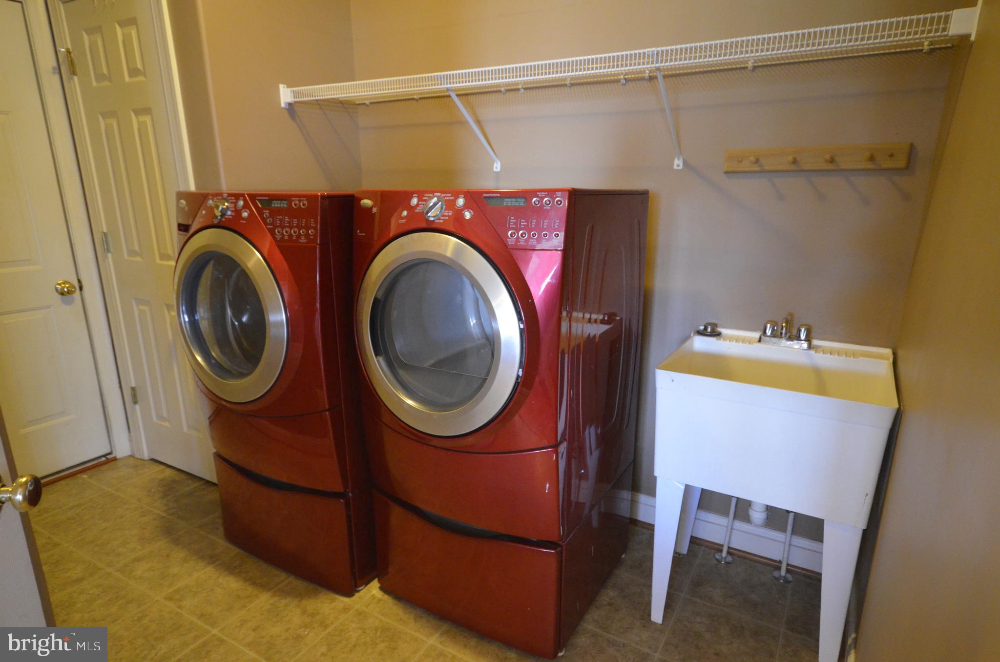 ALBIN ESTATES - Residential Lease