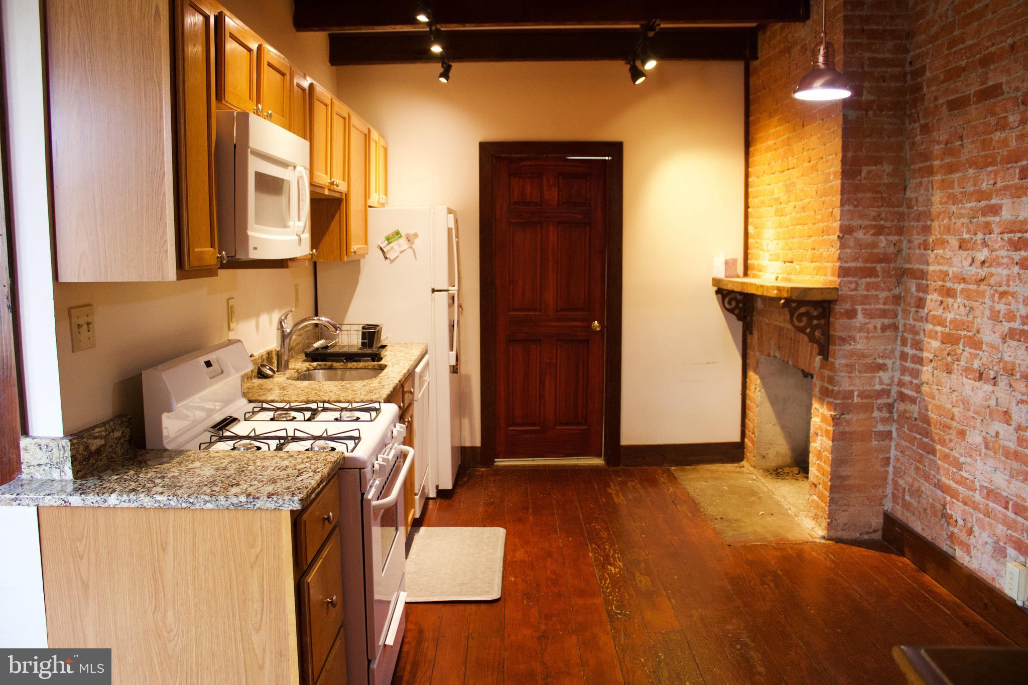 209 W CHESTNUT STREET 2