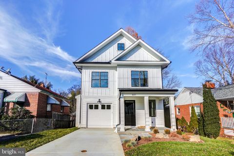 Photo of 4411 CHESTNUT ST, BETHESDA, MD 20814 (MLS # MDMC2061708) Photo of 4411 CHESTNUT ST, BETHESDA, MD 20814 (MLS # MDMC2061708)
