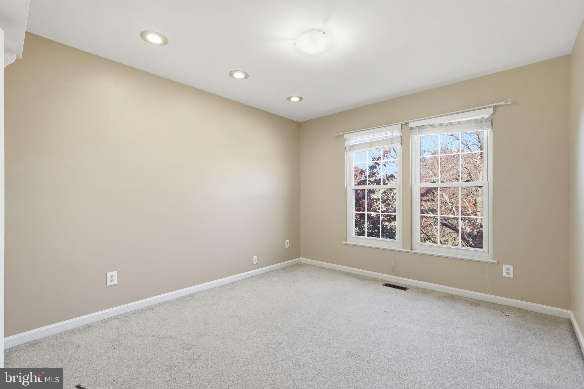 ASHBURN VILLAGE - Residential Lease