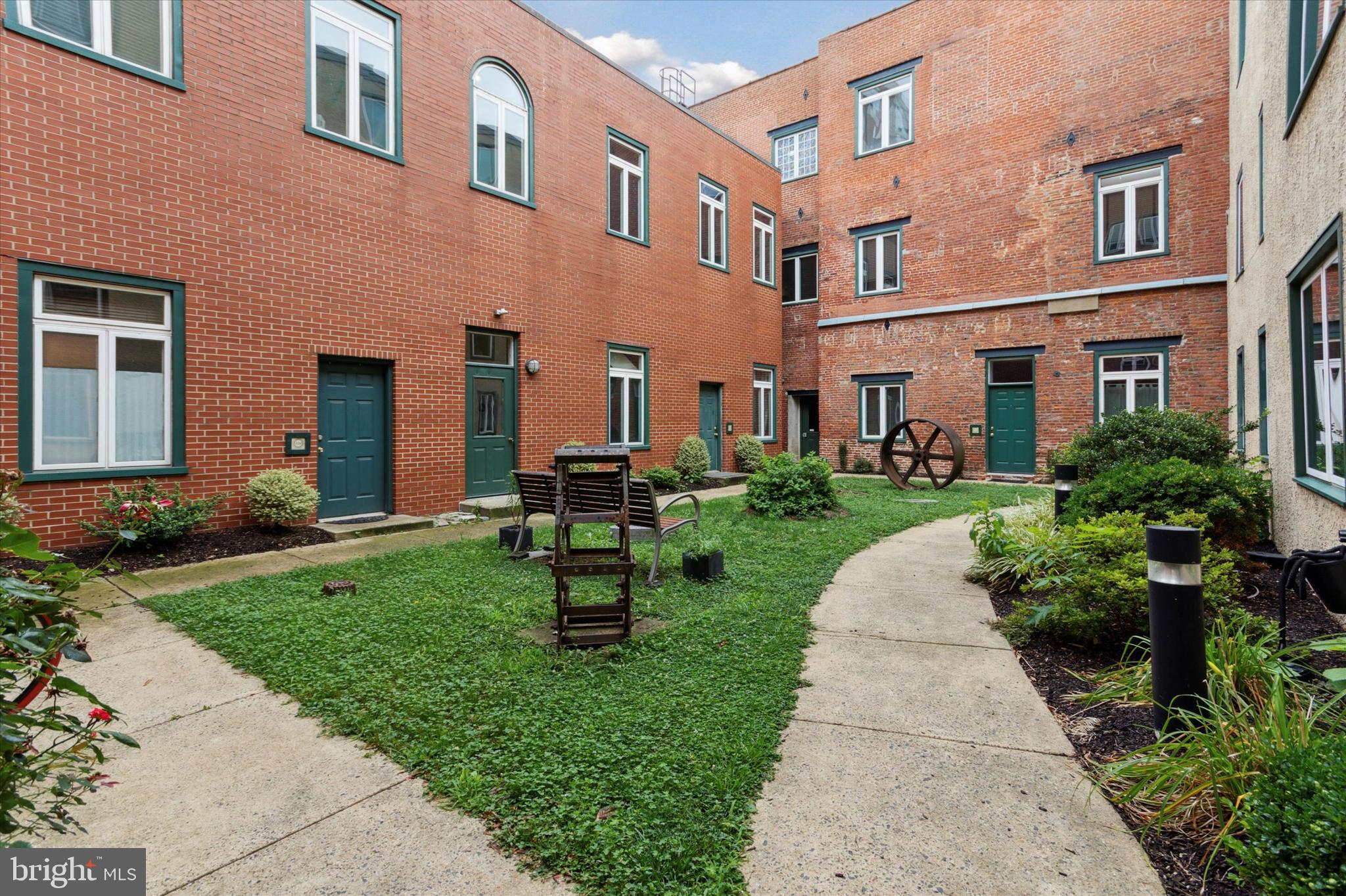 130 N BREAD STREET 36 126