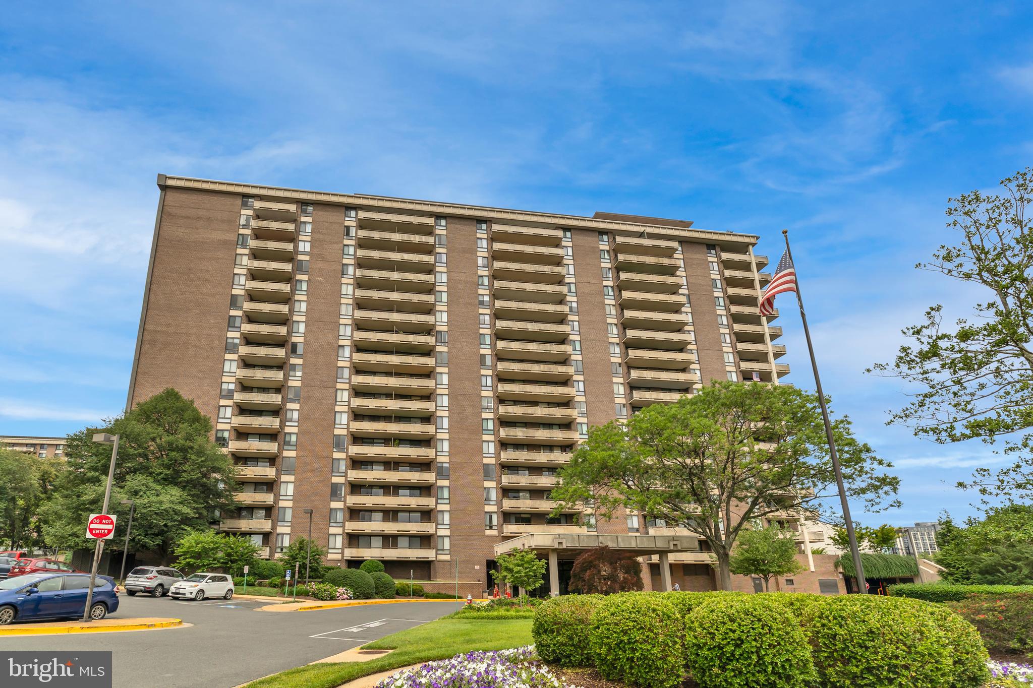 1800 OLD MEADOW ROAD 1014