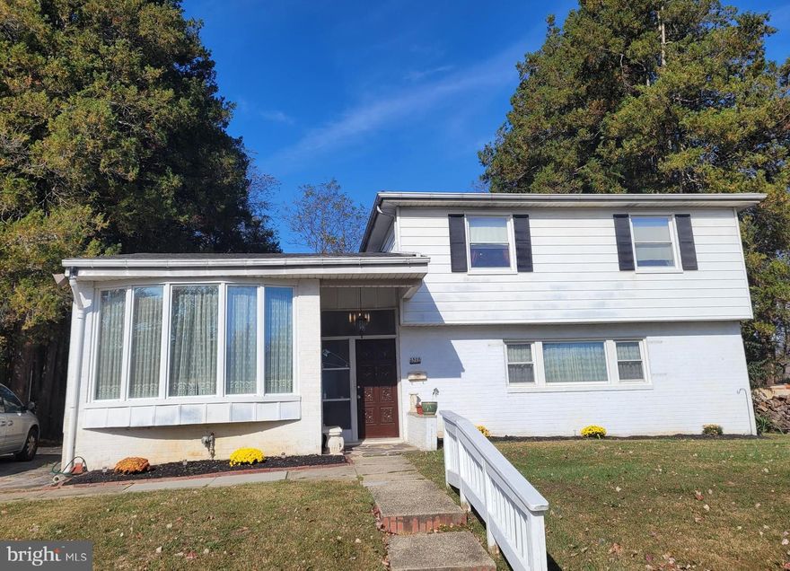 Rarely available 4 level split in Indian Village.  Pride of ownership for over 50 years!  Roof and heating system less than 4 years old.  Enlarged dining room and breakfast area, 3 bedrooms 2 baths on upper level, 1 bedroom, half bath and den on entrance level.