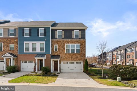 Townhouse For Sale - 1301 Hidden Trce Trce<br/> CROFTON, MD 21114