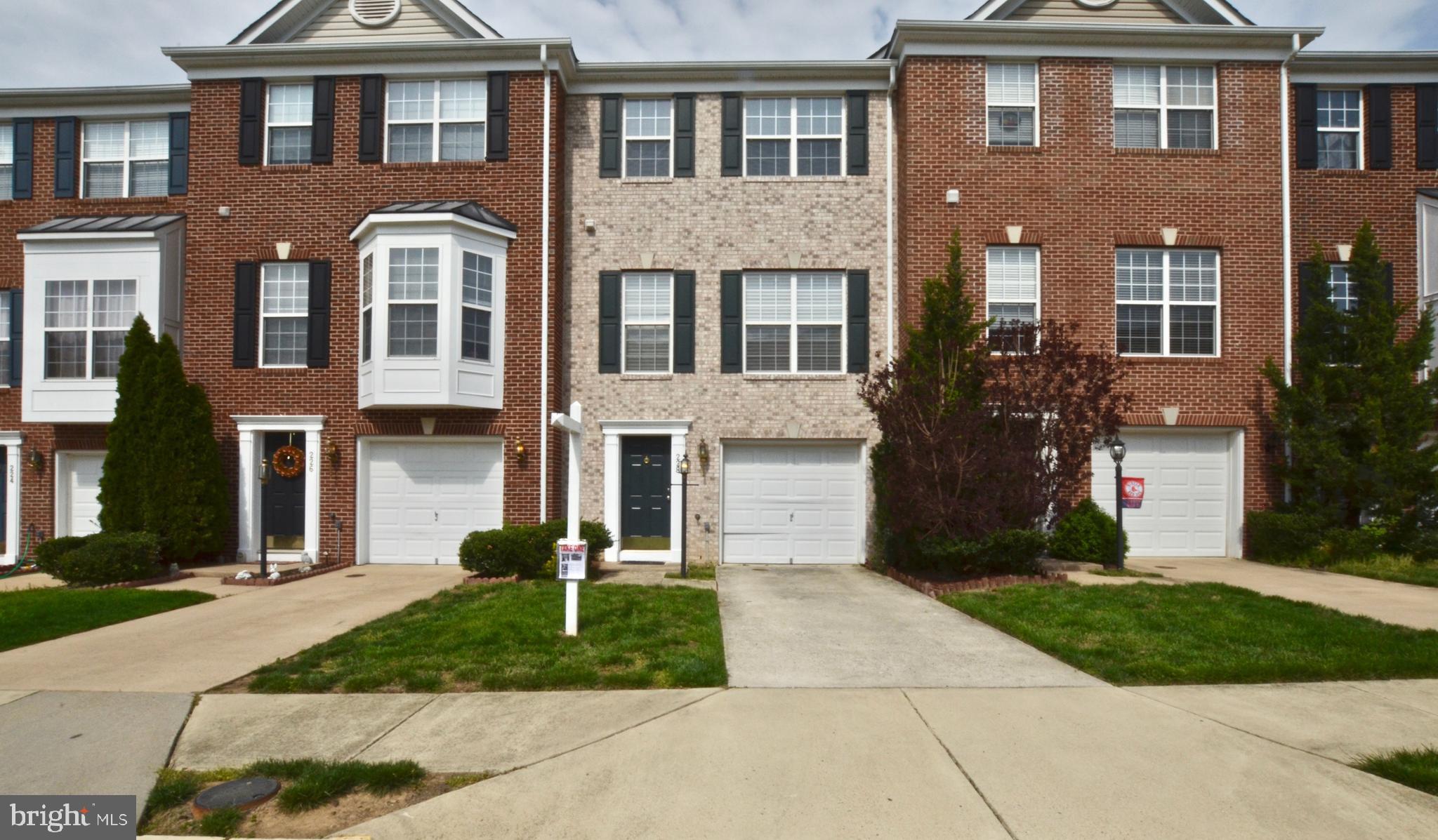 HAWKS VIEW GLEN - Residential Lease