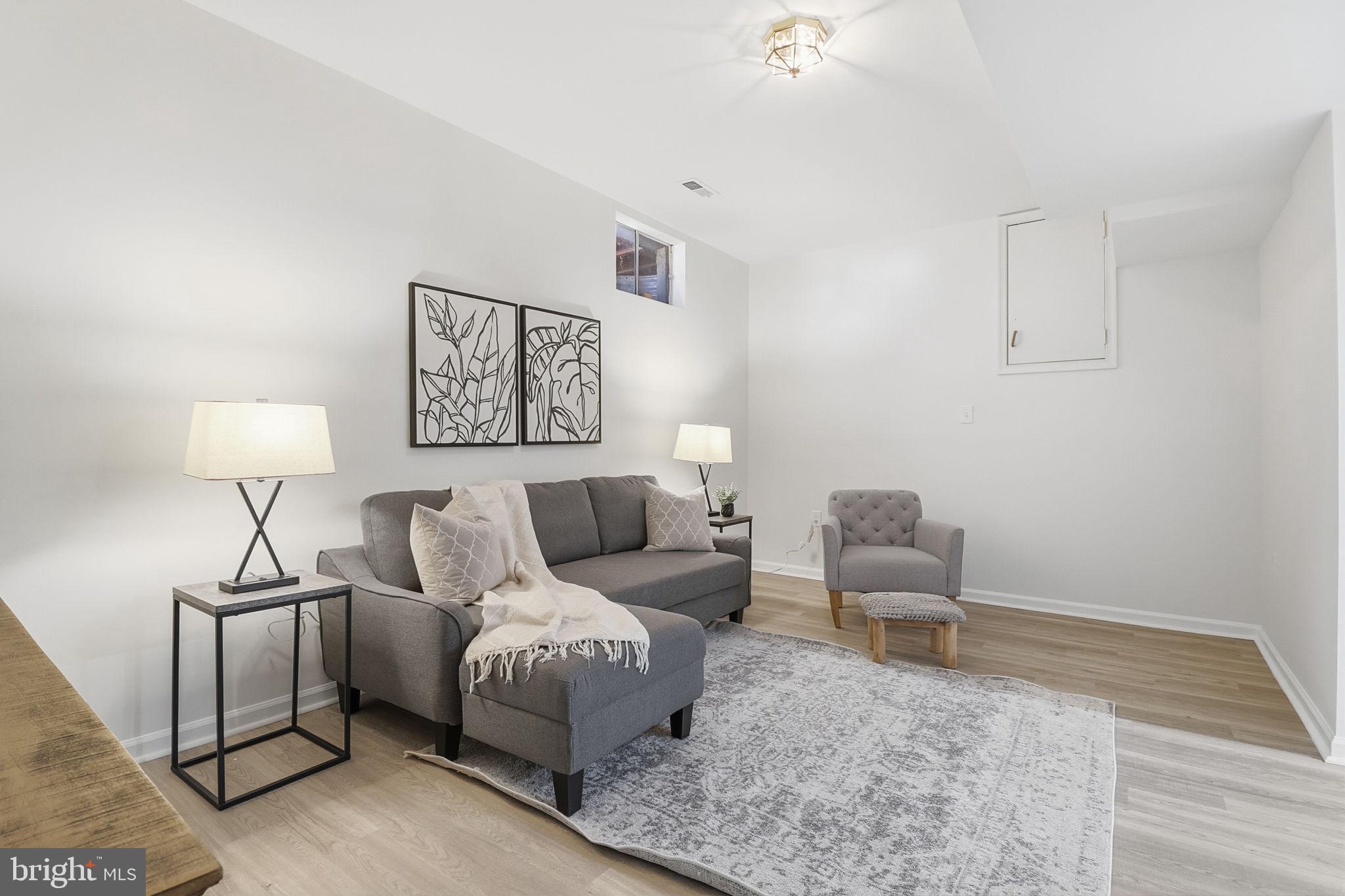 CHANTILLY HIGHLANDS - Residential