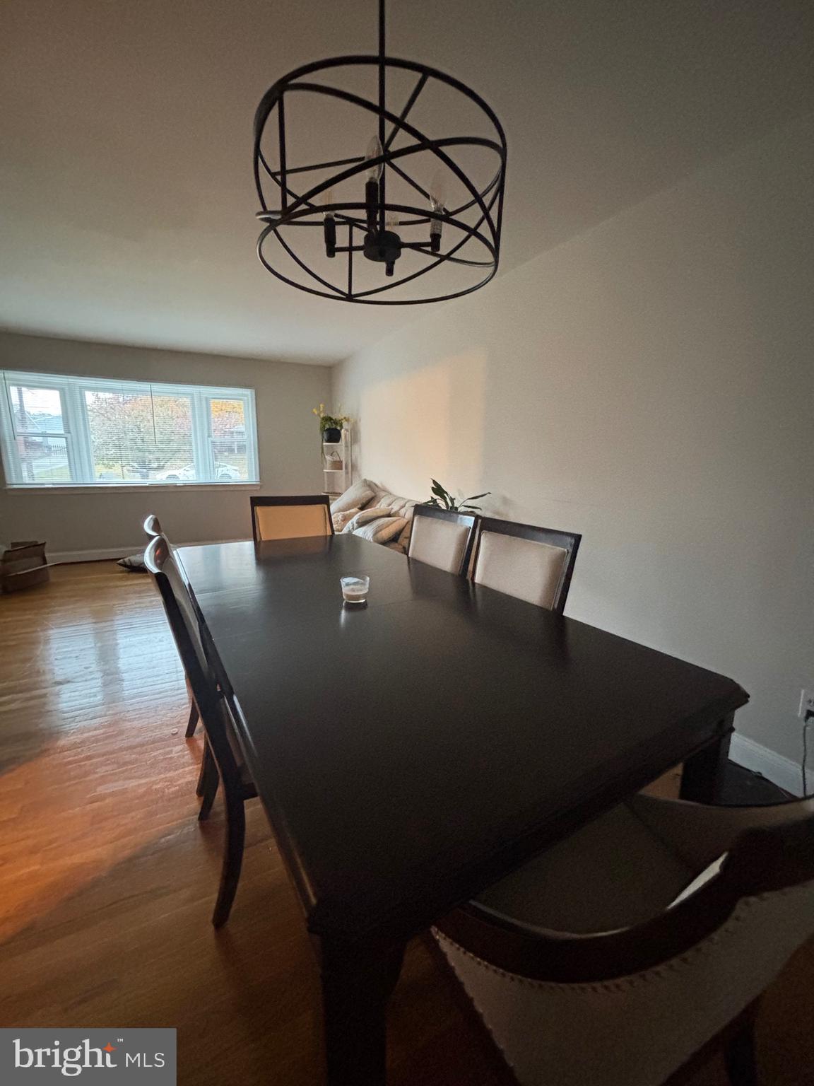 ENGLISH MANOR - Residential Lease