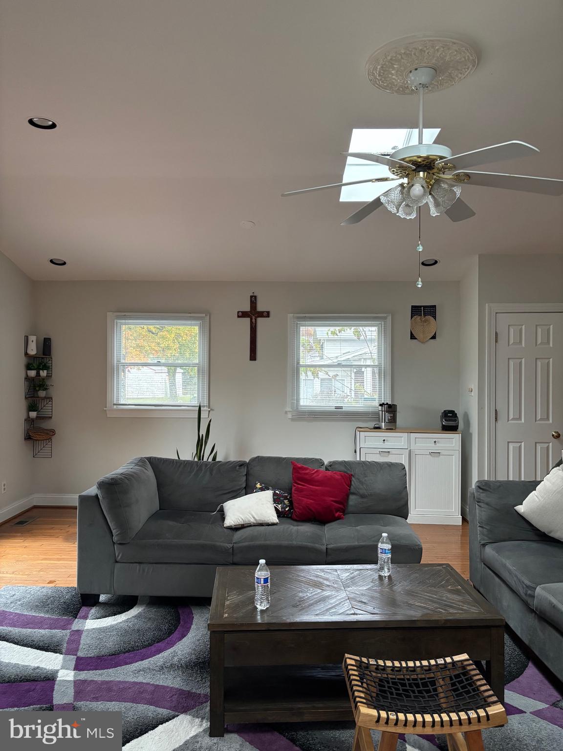 ENGLISH MANOR - Residential Lease