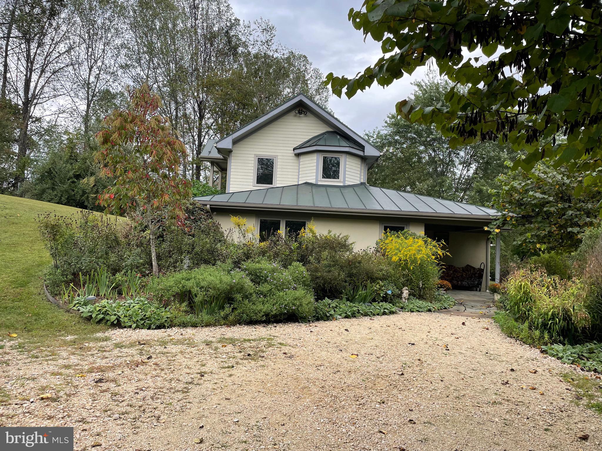 821 LONG MOUNTAIN ROAD