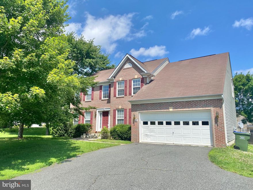 Spacious 5 bedroom, 3 bathroom home with a main level bedroom plus full bathroom.  Mountain View school district.  Open concept living with  kitchen opening to large open family room with fireplace.  Formal separate dining room. Main level bedroom w/ full bath! Rear deck, 2 car garage. Full, unfinished basement which makes idea storage. Minutes from 95, commuter lots, Quantico, shopping and grocery store, microbrew and coffee shops plus and much more!
