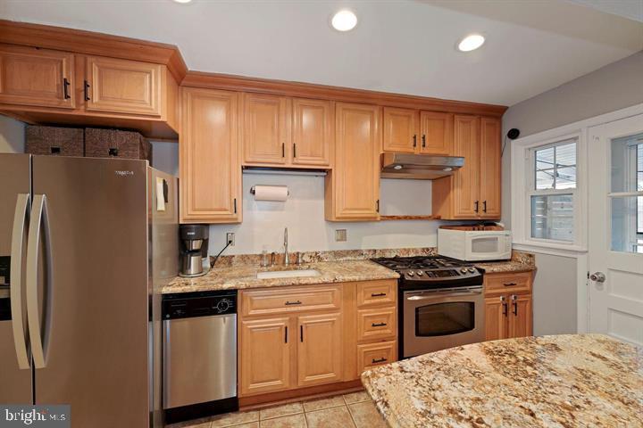 HAMPDEN HISTORIC DISTRICT - Residential Lease