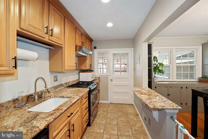 HAMPDEN HISTORIC DISTRICT - Residential Lease