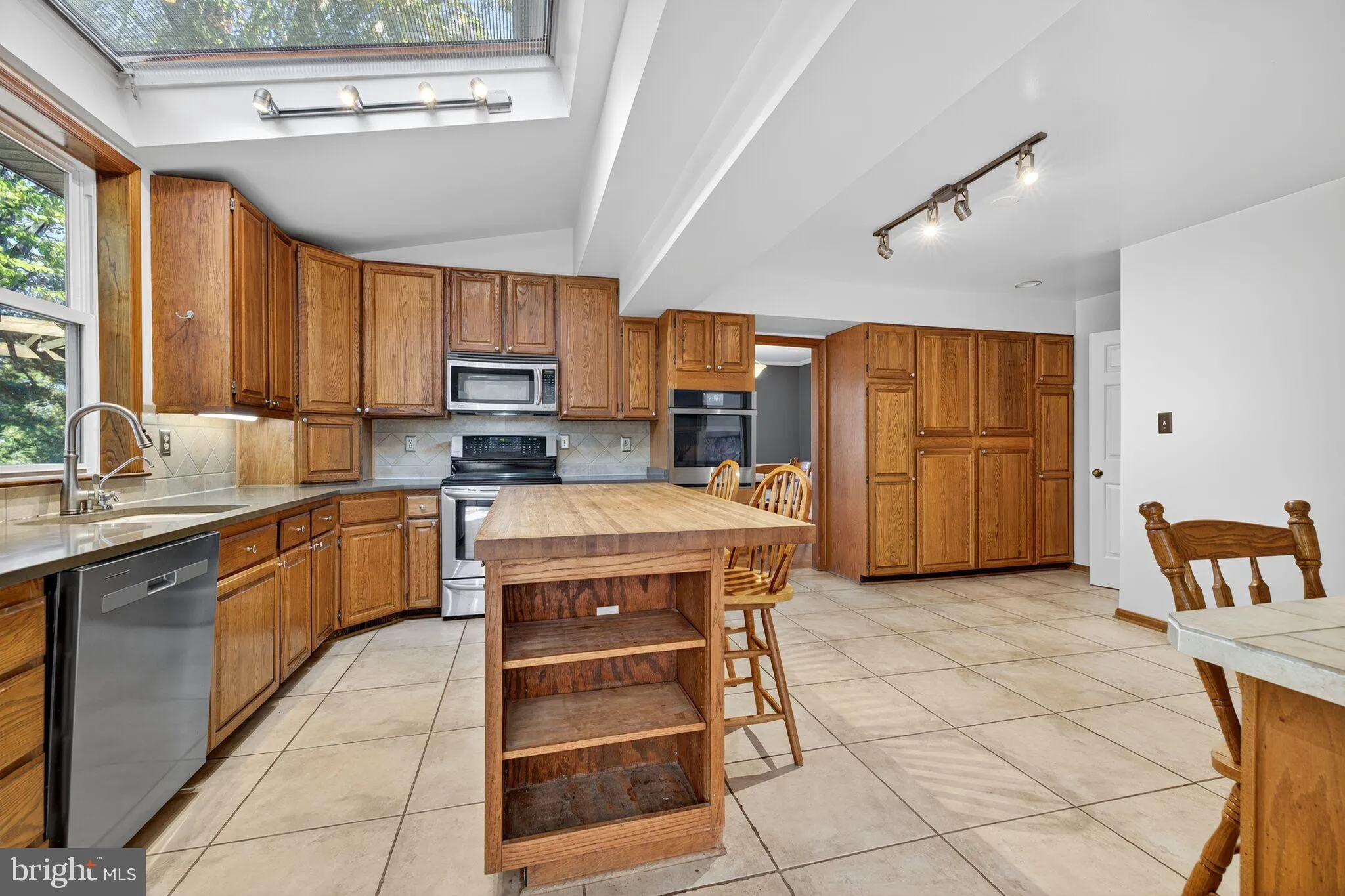 North Potomac, Maryland 20878, United States, 4 Bedrooms Bedrooms, ,3 BathroomsBathrooms,Residential,Contingent,236180