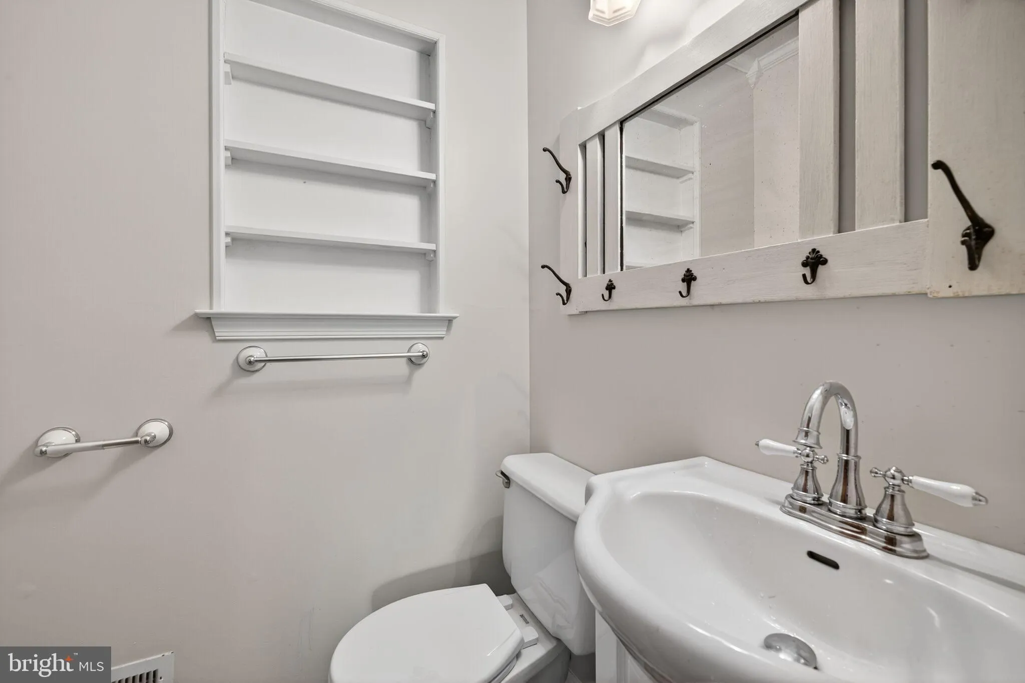 North Potomac, Maryland 20878, United States, 4 Bedrooms Bedrooms, ,3 BathroomsBathrooms,Residential,Contingent,236180