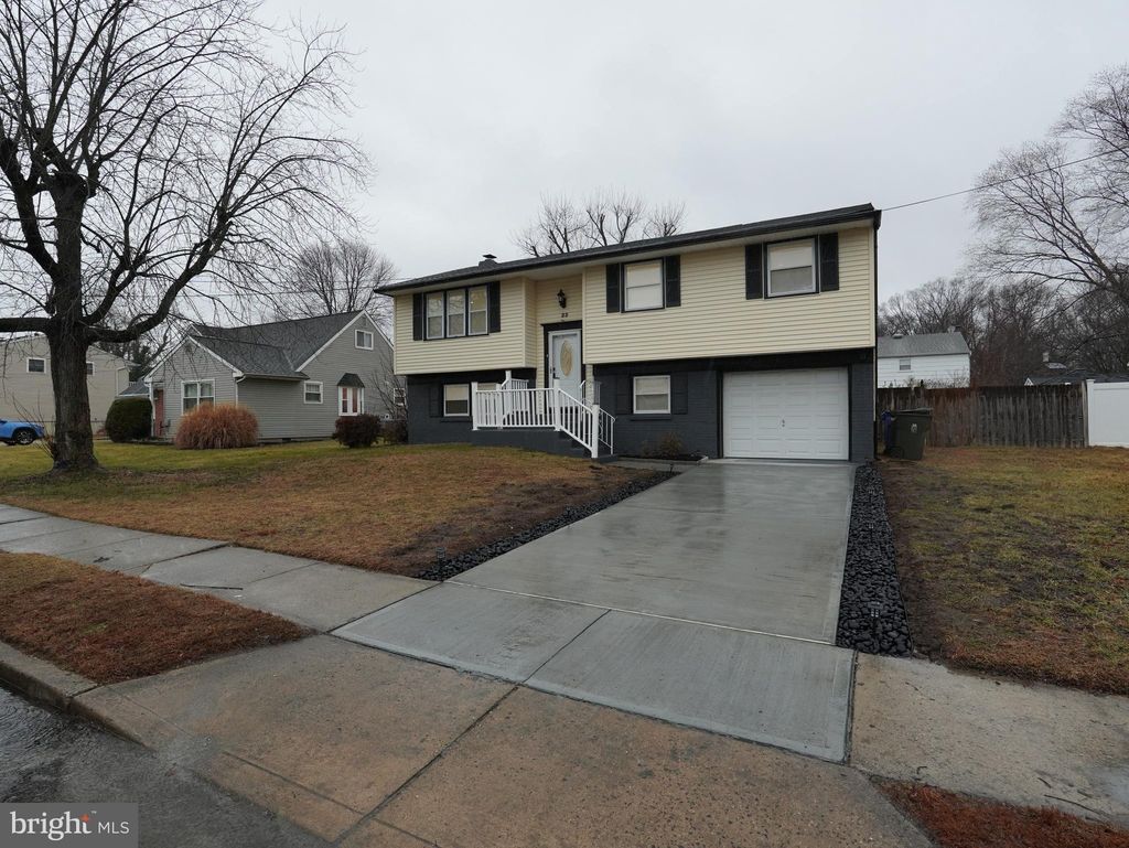 Photo of 33 Sycamore Drive, BURLINGTON, NJ 08016 (MLS # NJBL2103590)