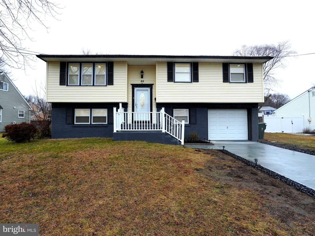 Photo of 33 Sycamore Drive, BURLINGTON, NJ 08016 (MLS # NJBL2103590)