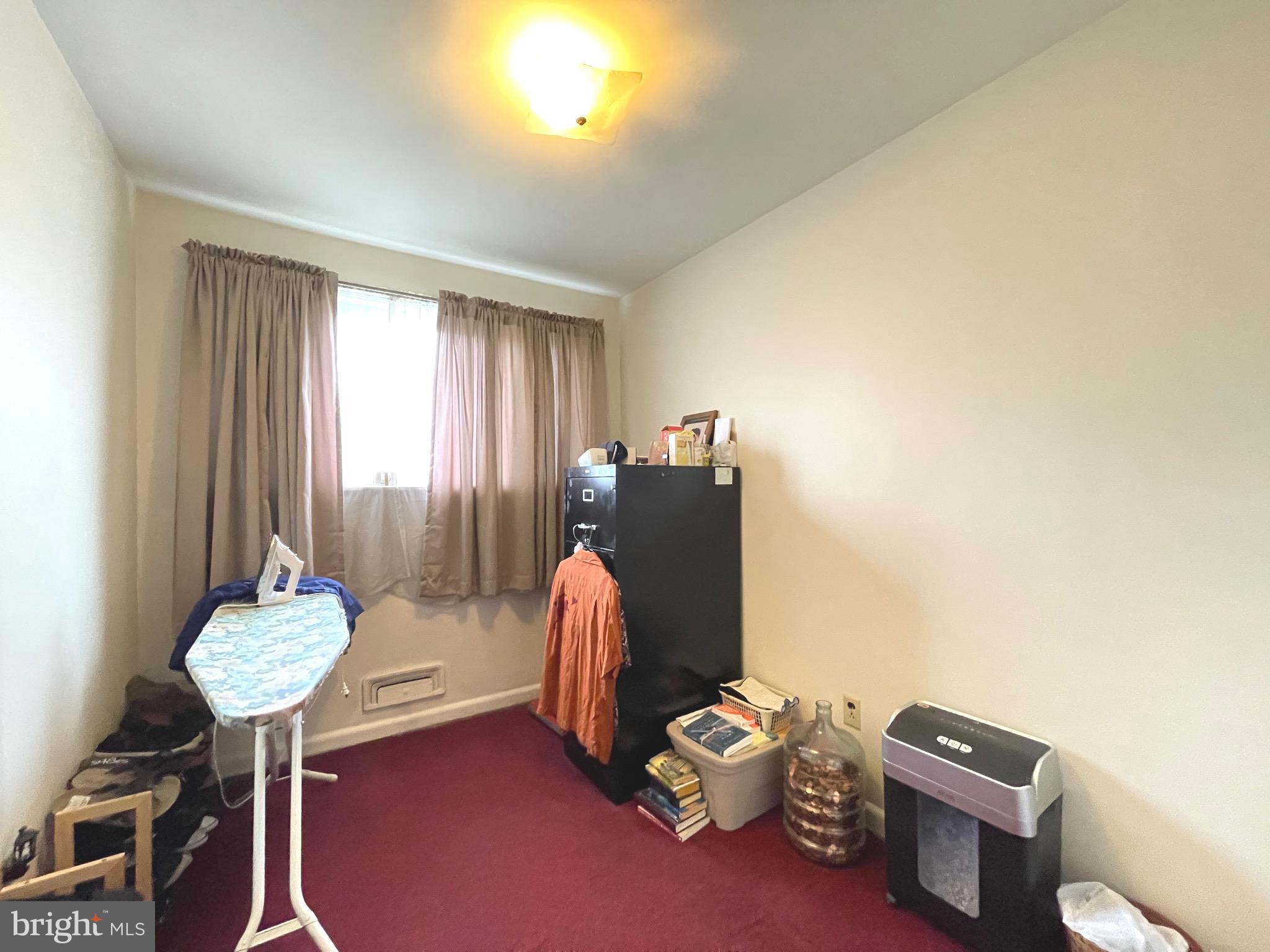 ADELPHI KNOLLS - Residential