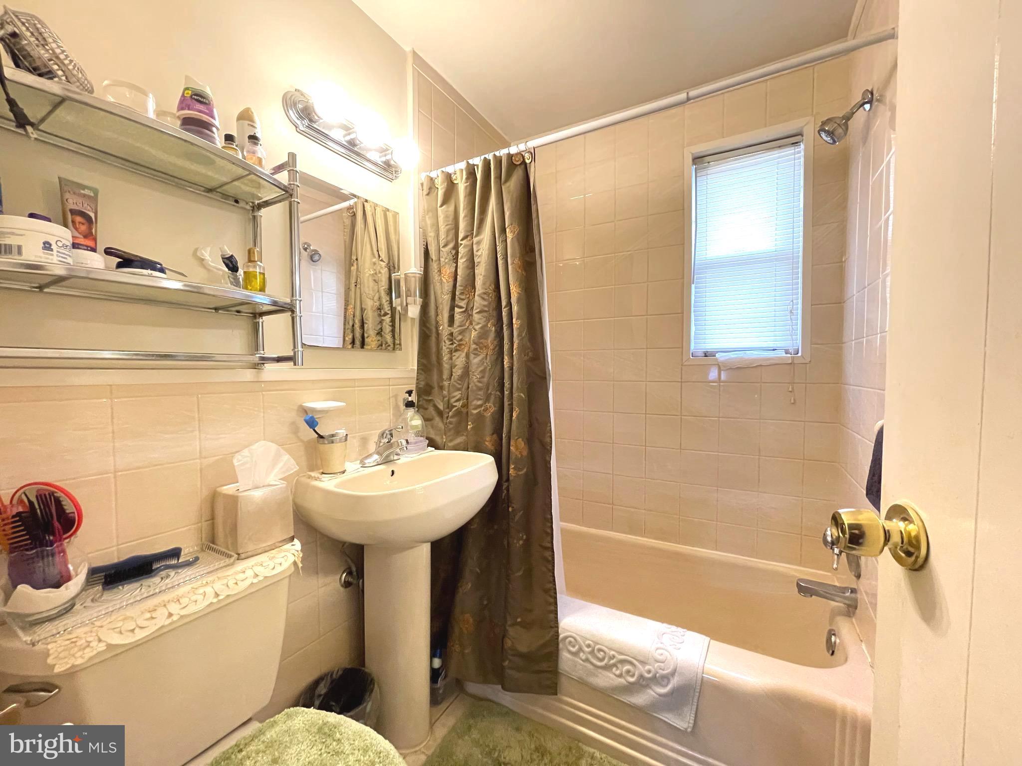 ADELPHI KNOLLS - Residential