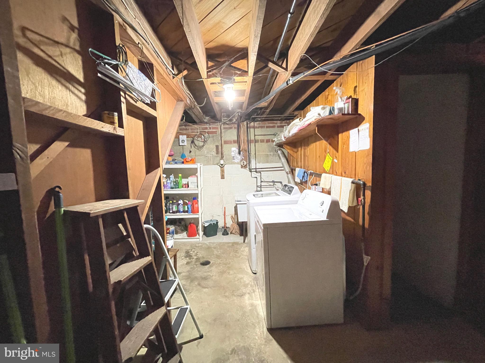 ADELPHI KNOLLS - Residential