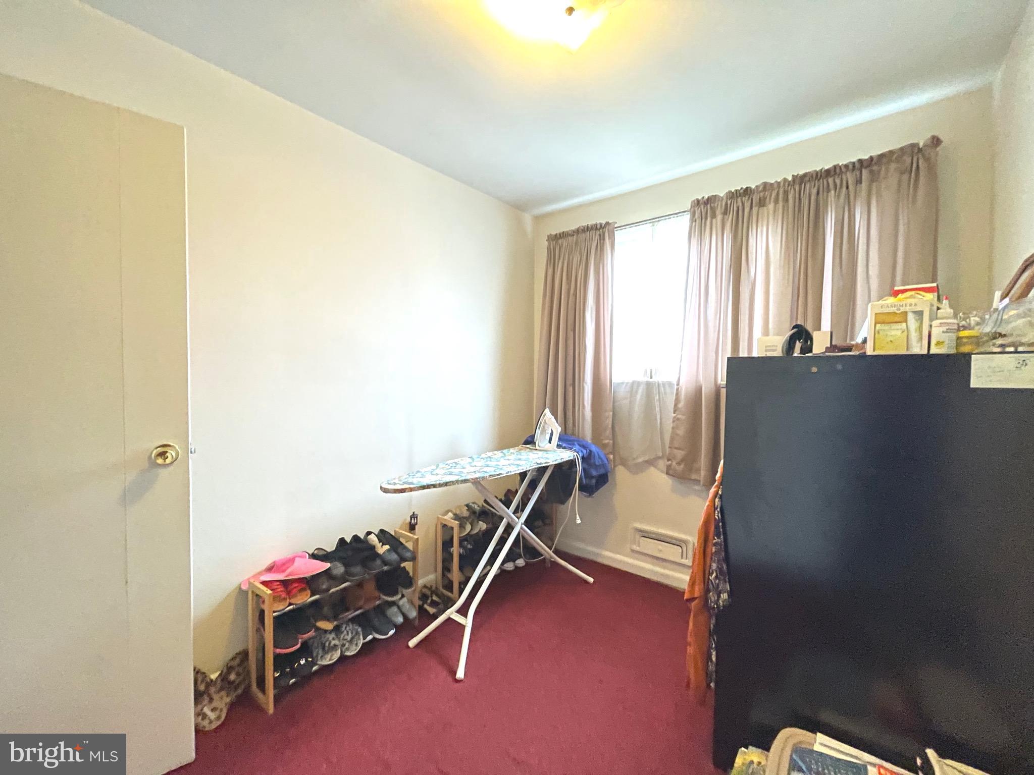 ADELPHI KNOLLS - Residential