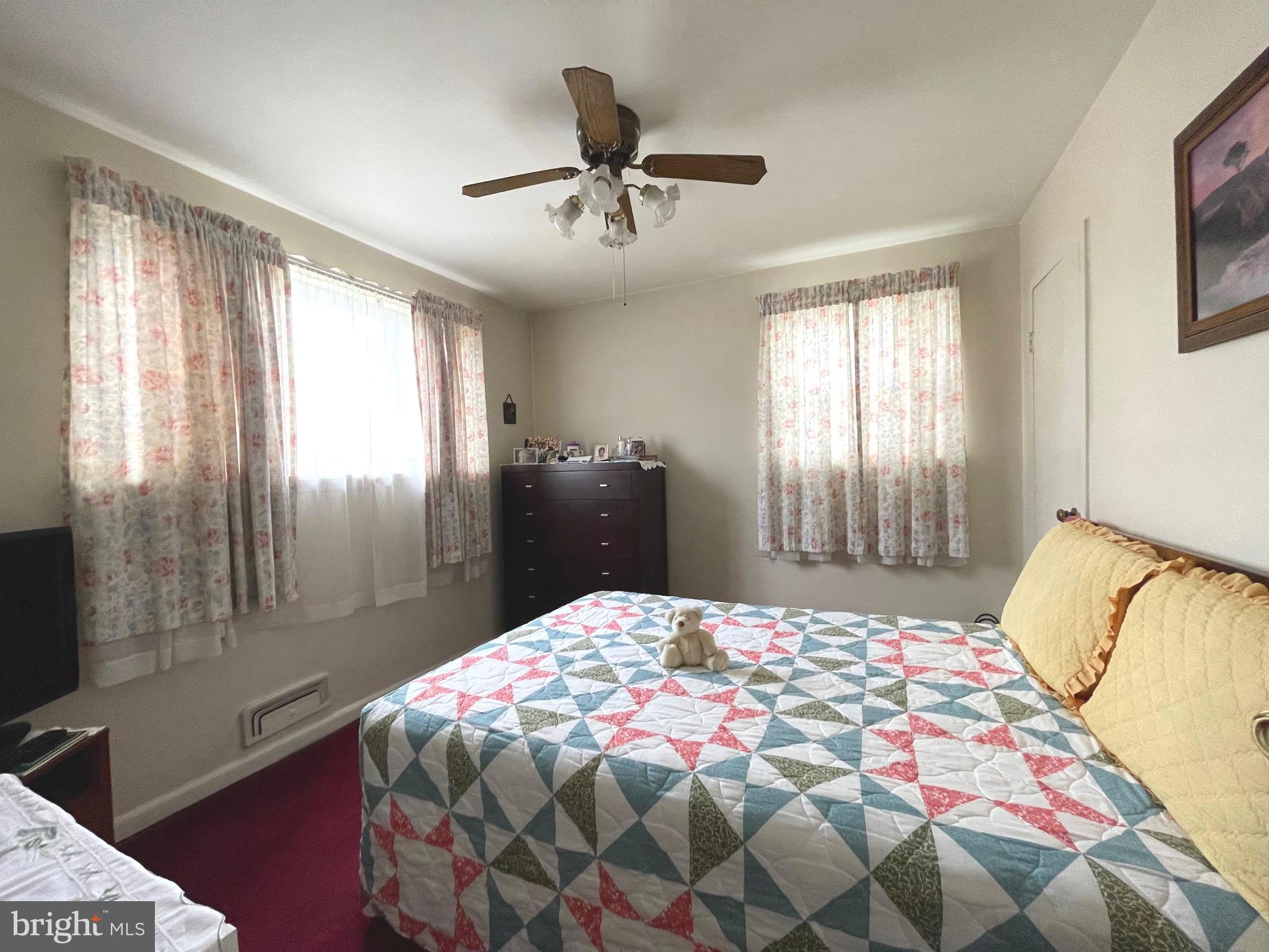 ADELPHI KNOLLS - Residential