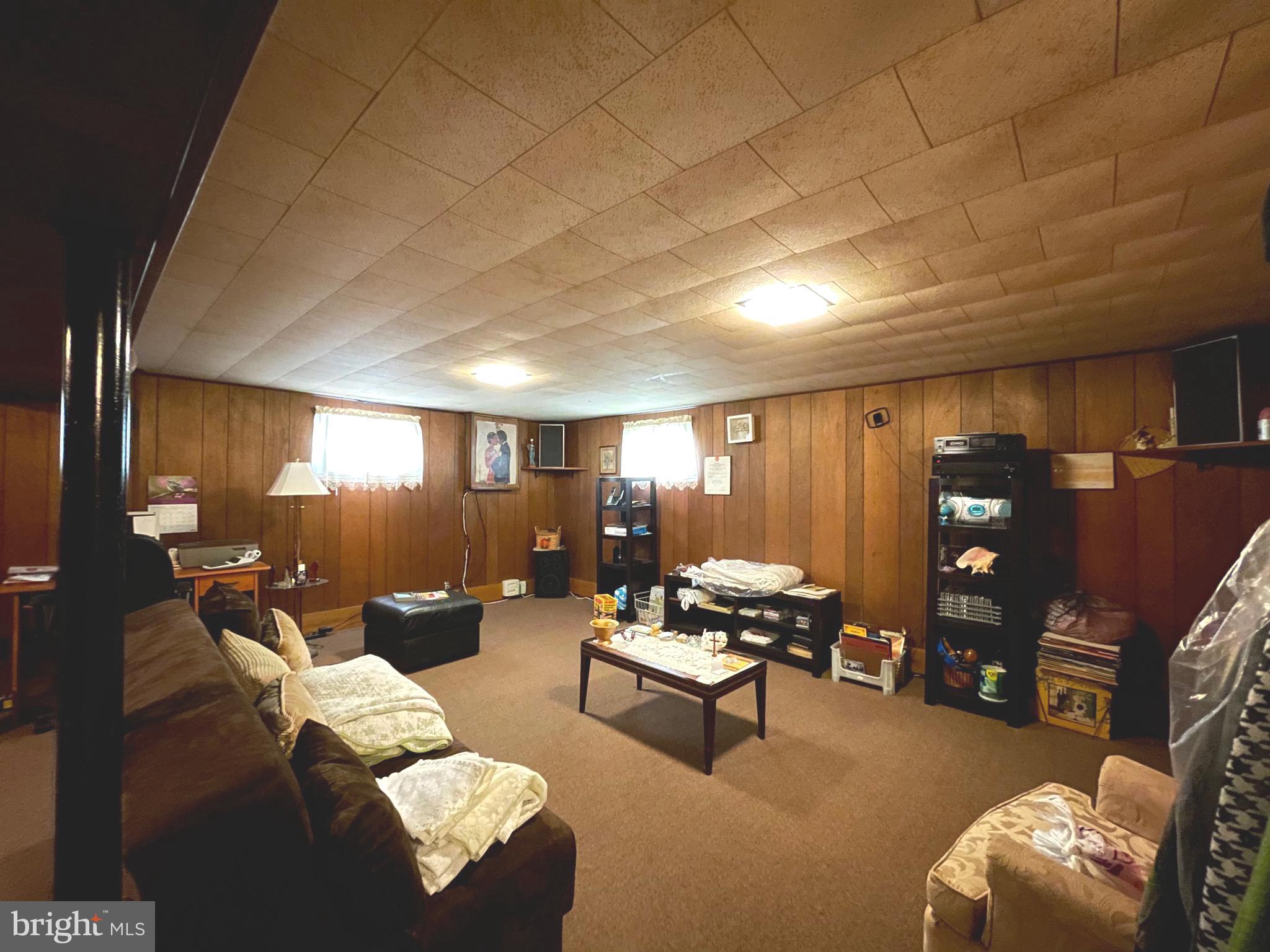 ADELPHI KNOLLS - Residential