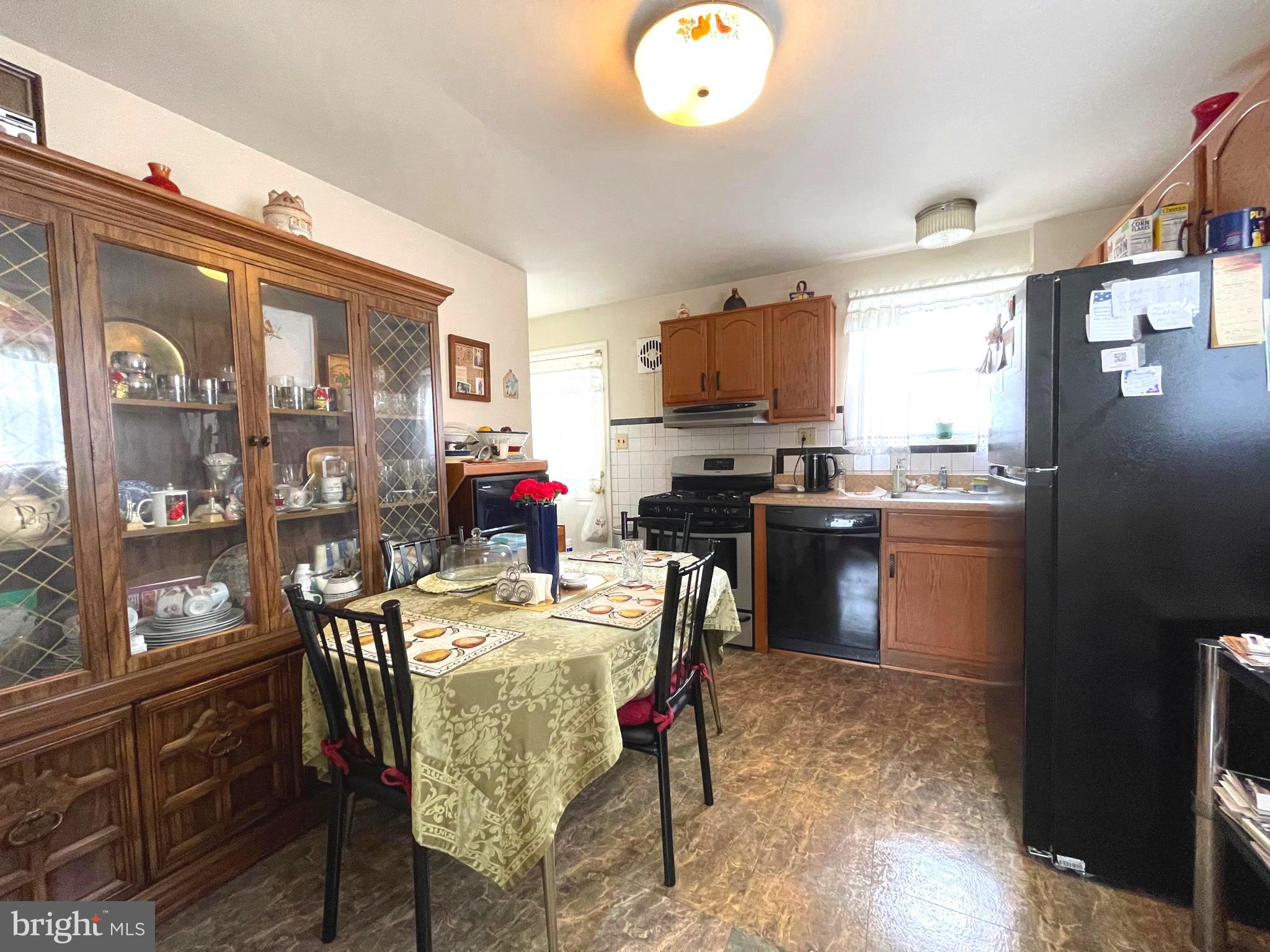 ADELPHI KNOLLS - Residential