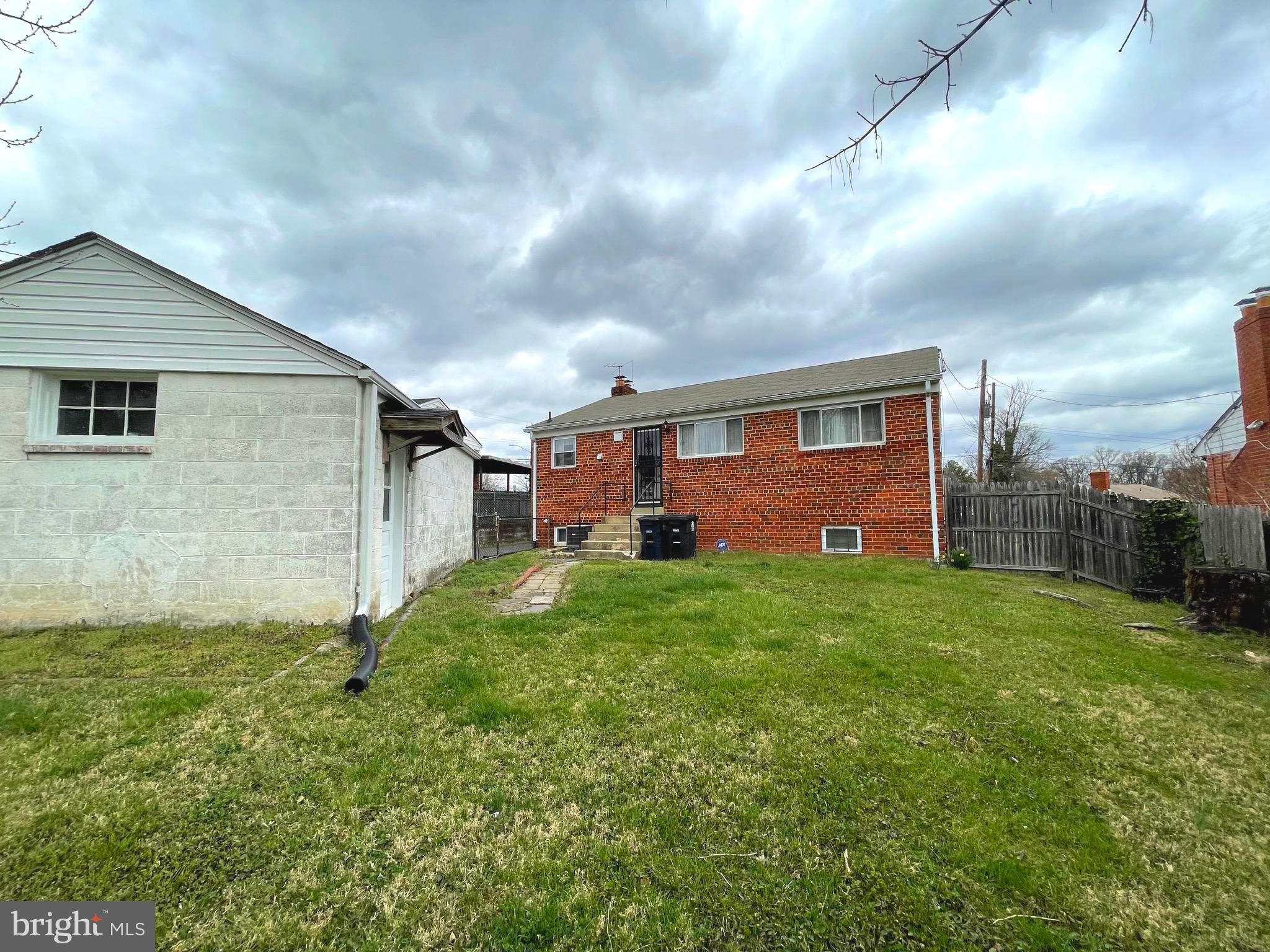 ADELPHI KNOLLS - Residential