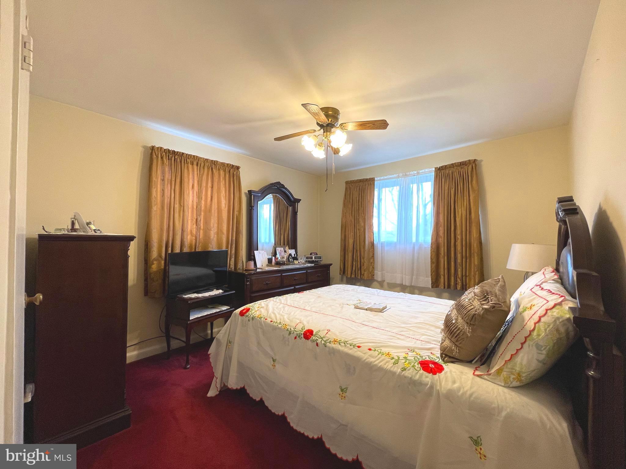 ADELPHI KNOLLS - Residential