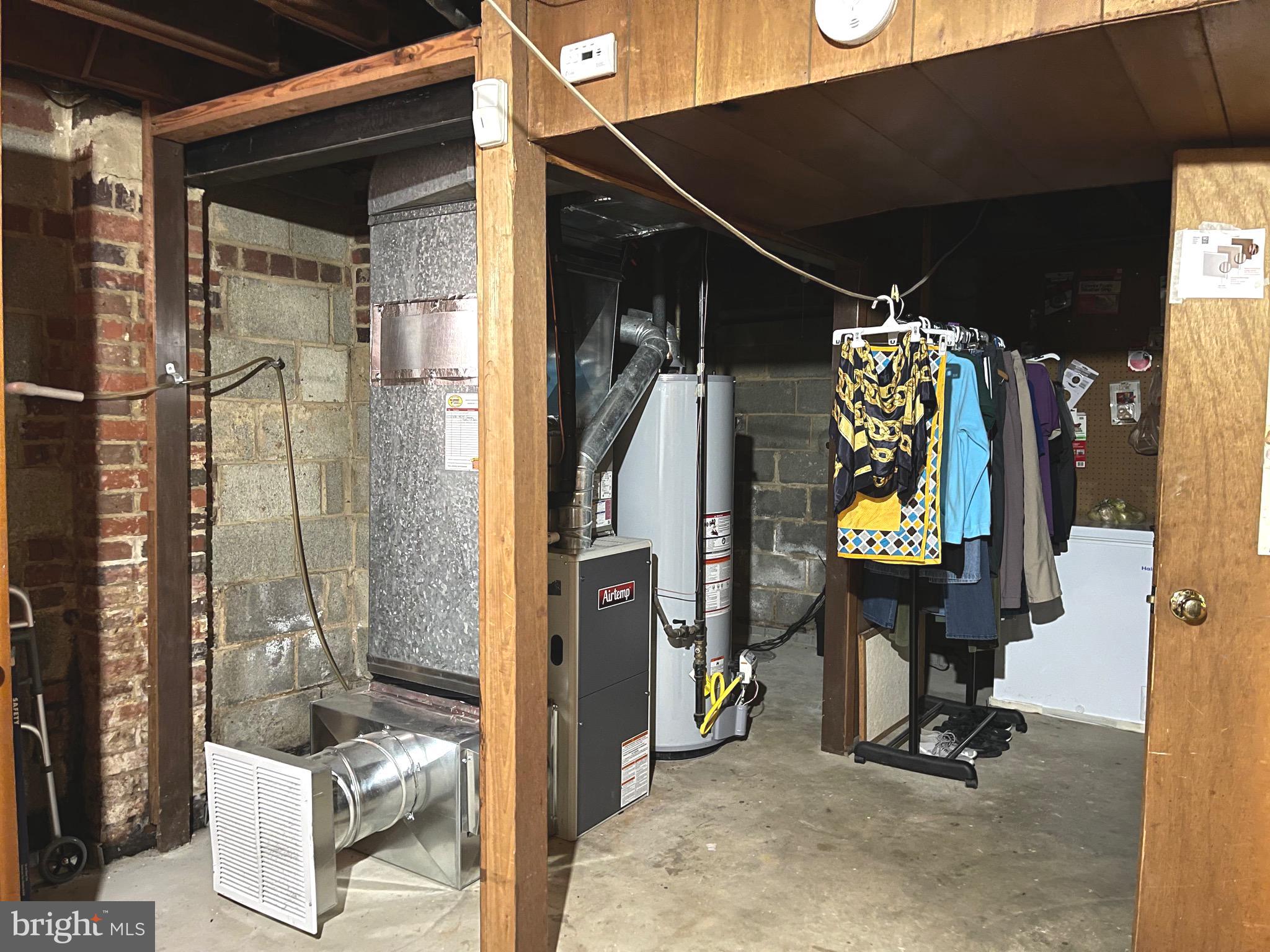 ADELPHI KNOLLS - Residential