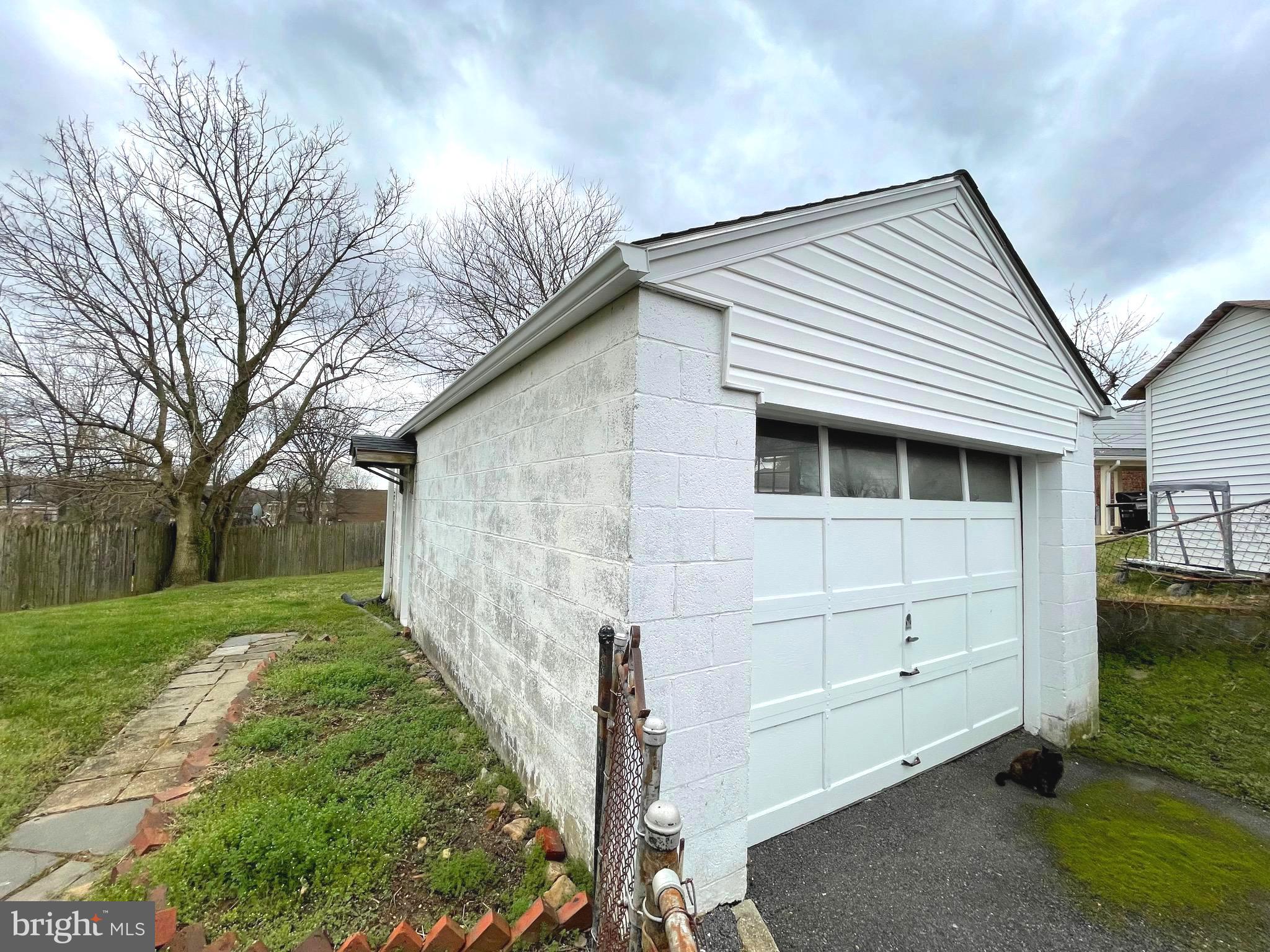 ADELPHI KNOLLS - Residential