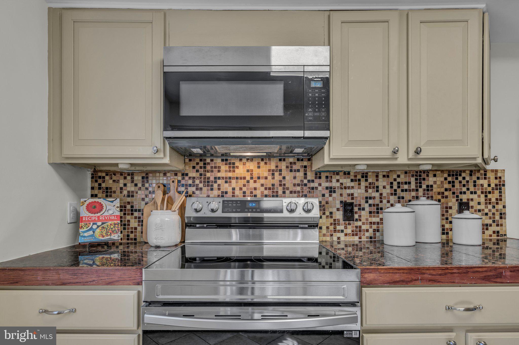 8437 WILLOW GLEN COURT