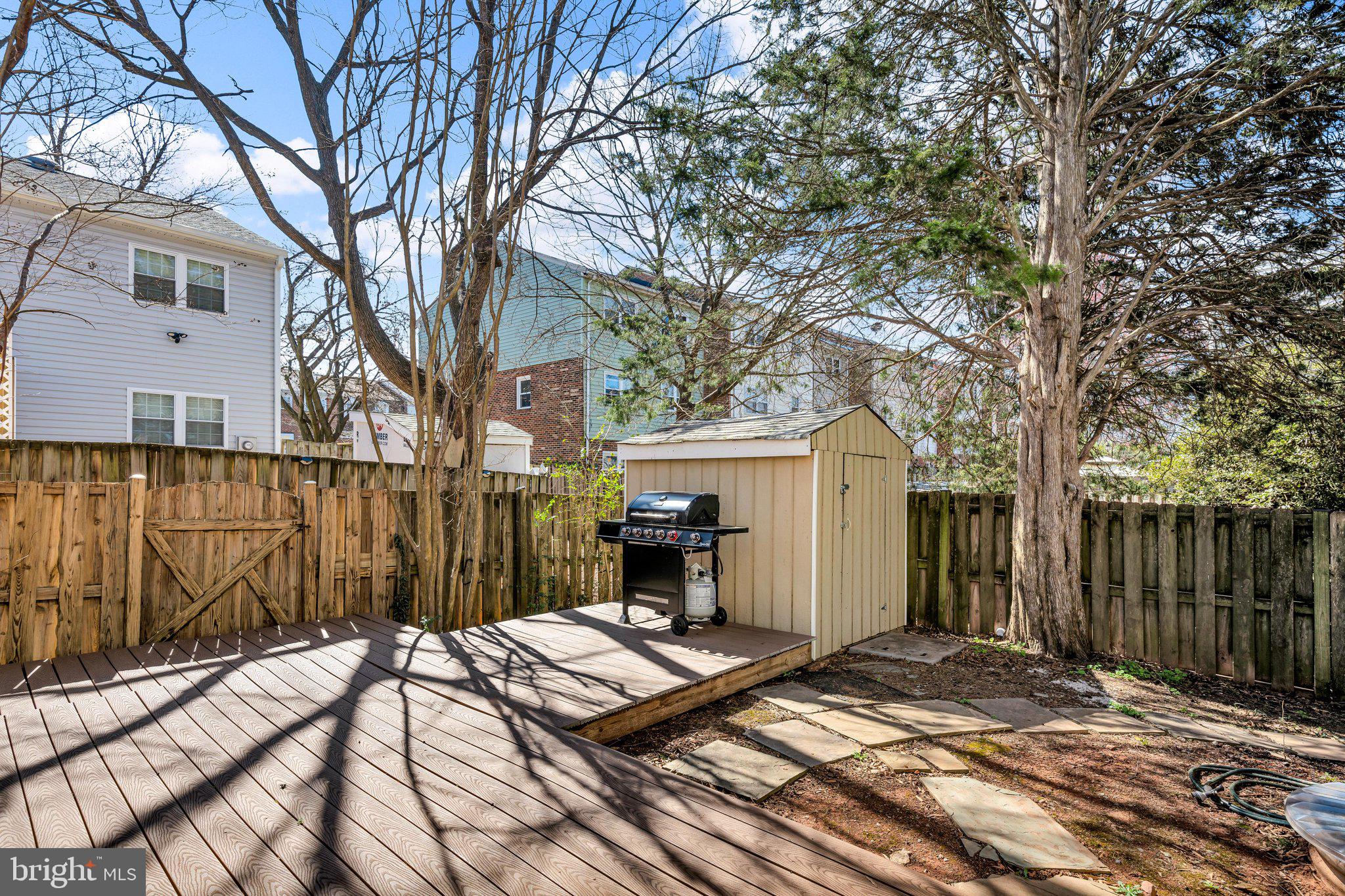 POINT OF WOODS - Residential