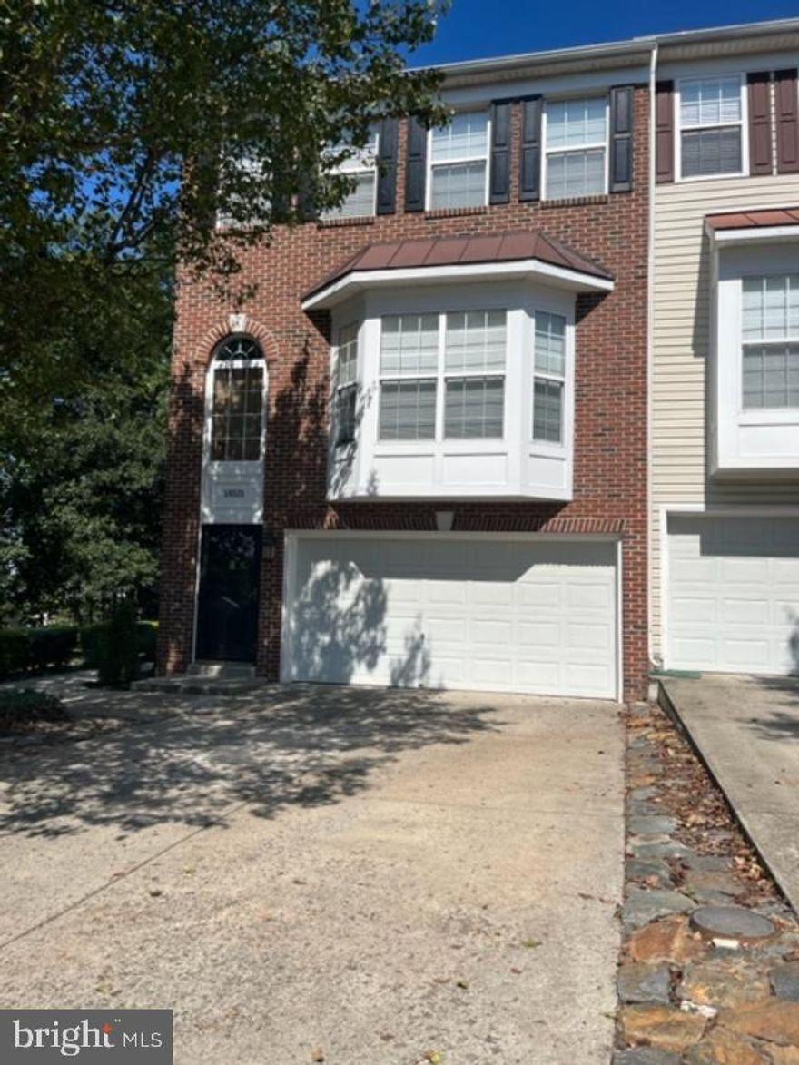 BEATIFUL AND  LARGEST MODEL   END UNIT WITH 3-LEVELS BUMP-OUT, BACKING TO TREES. THIS CHARMING OPEN FLOOR PLAN END UNIT OFFER  BEDROOMS, 3.5 BATHS, 2 CAR GARAGES , FENCED BACK YARD, LARGE KITCHEN, HUGE BREAKFAST ARE AND SPACIOUS MASTER BEDROOM WITH SITTING ROOM AREA, FINISHED BASEMENT W/HUGE REC.ROOM & FULL BATH. DON'T MISS THIS INCREDIBLE OPPORTUNITY. OWNER PREFER SHOWING FROM 11am to 4pm. Available  in  Sept.1st-2023