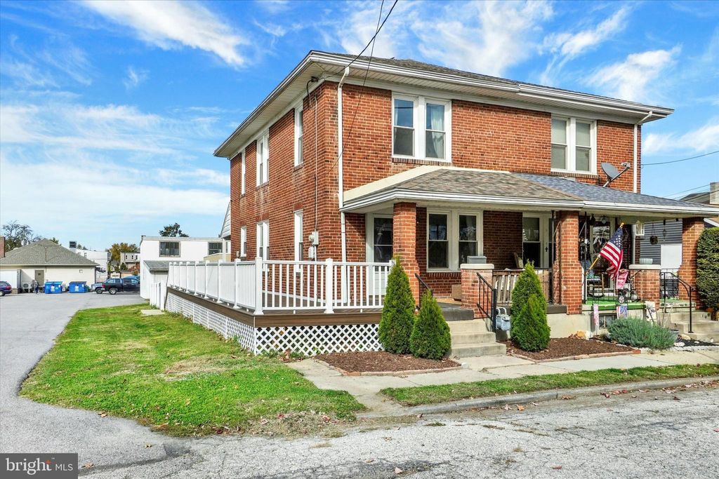 Photo of 715 E Maple Street, YORK, PA 17403 (MLS # PAYK2092770)