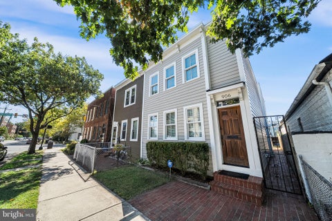 Photo of 906 N Columbus Street, ALEXANDRIA, VA 22314 (MLS # VAAX2065608)