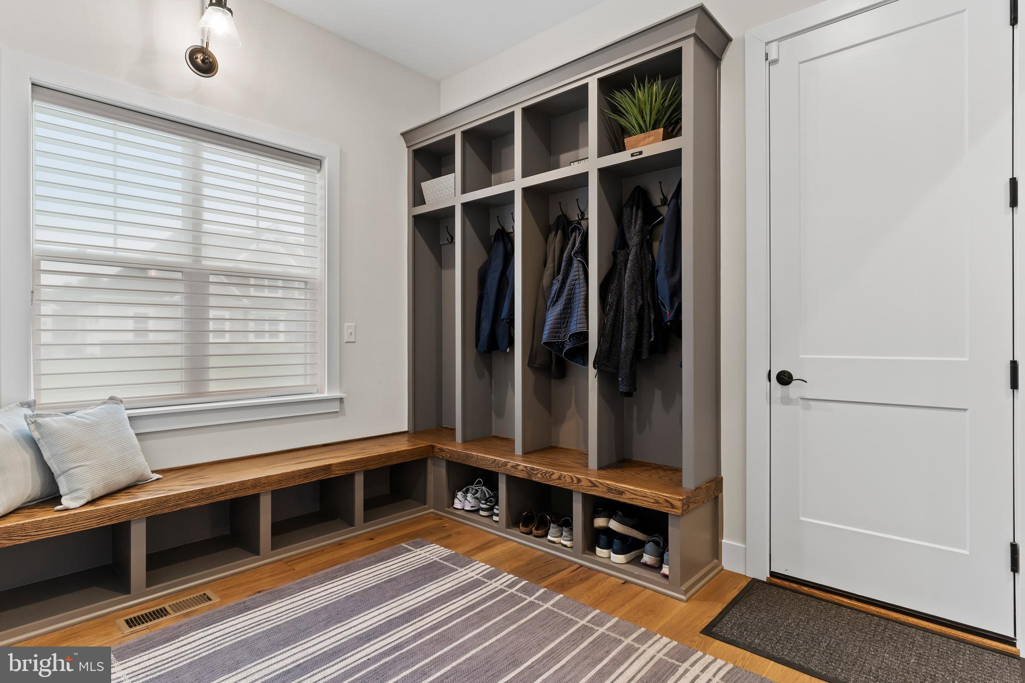 WESTBURY - Residential