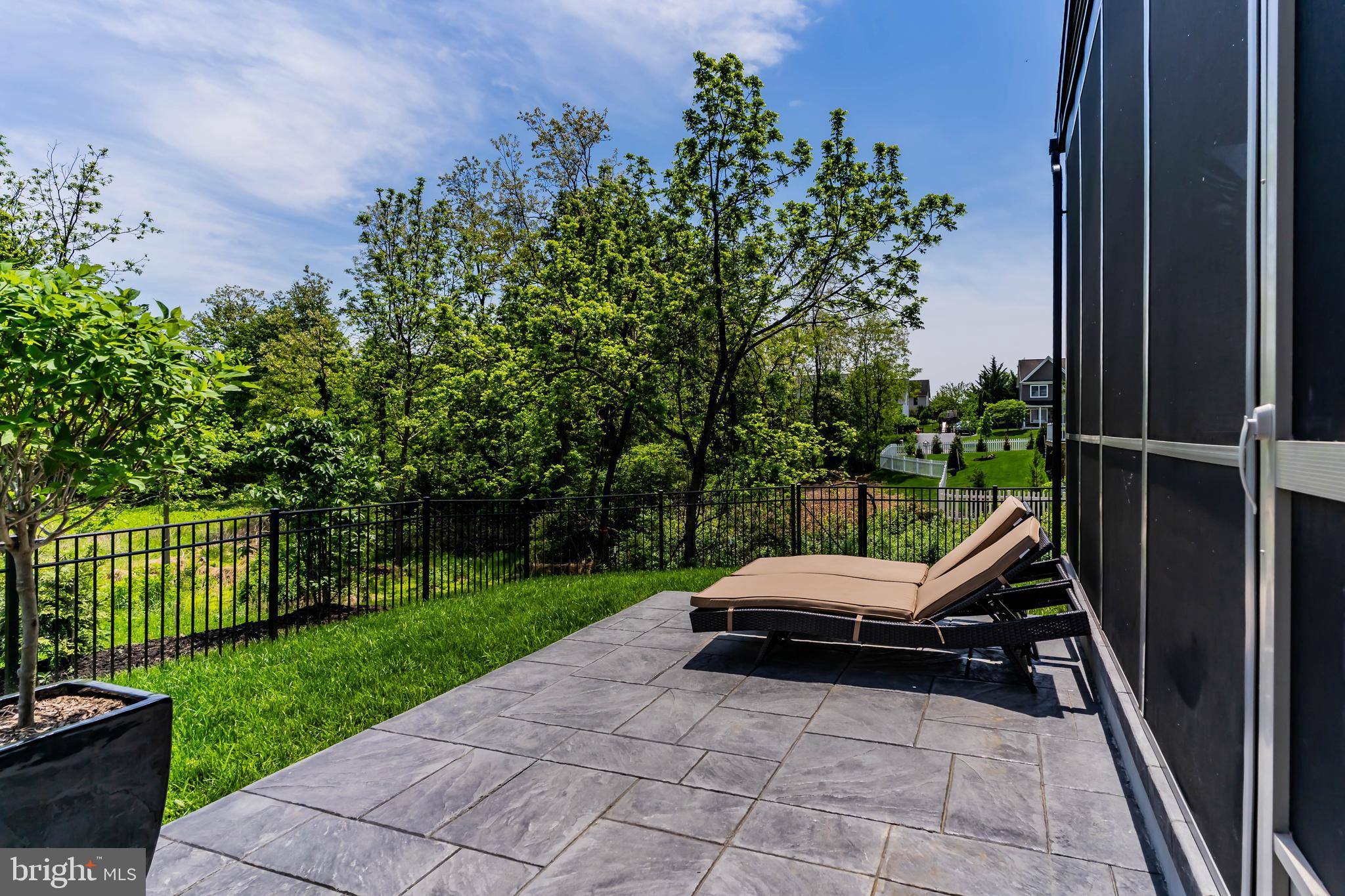 WESTBURY - Residential