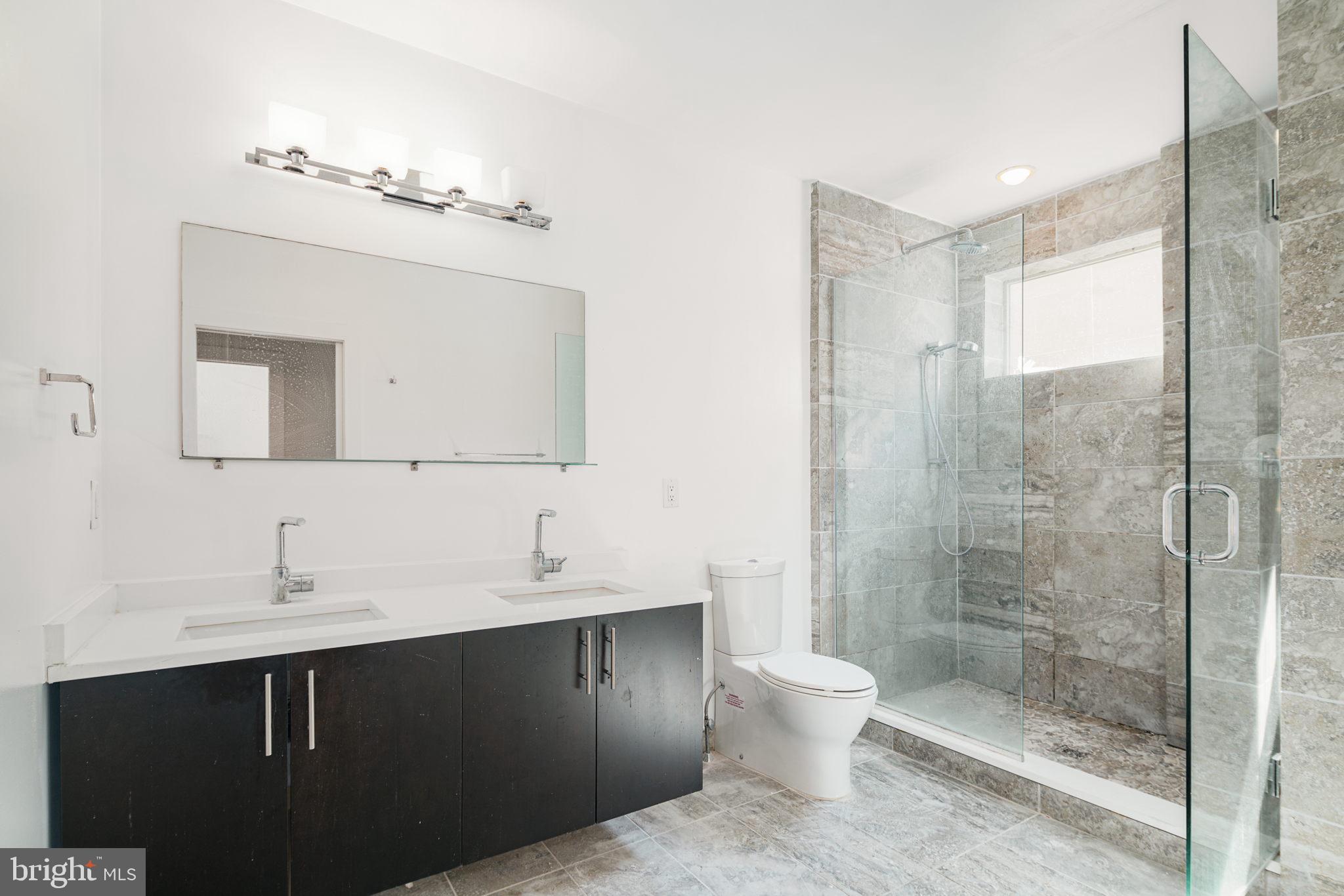 QUEEN VILLAGE - Residential