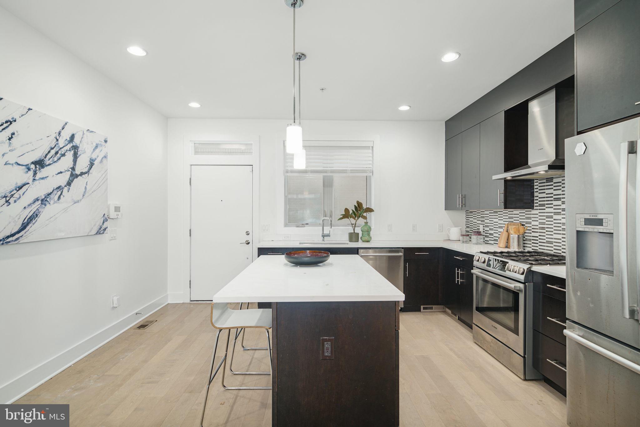 740 S COLUMBUS BOULEVARD 6