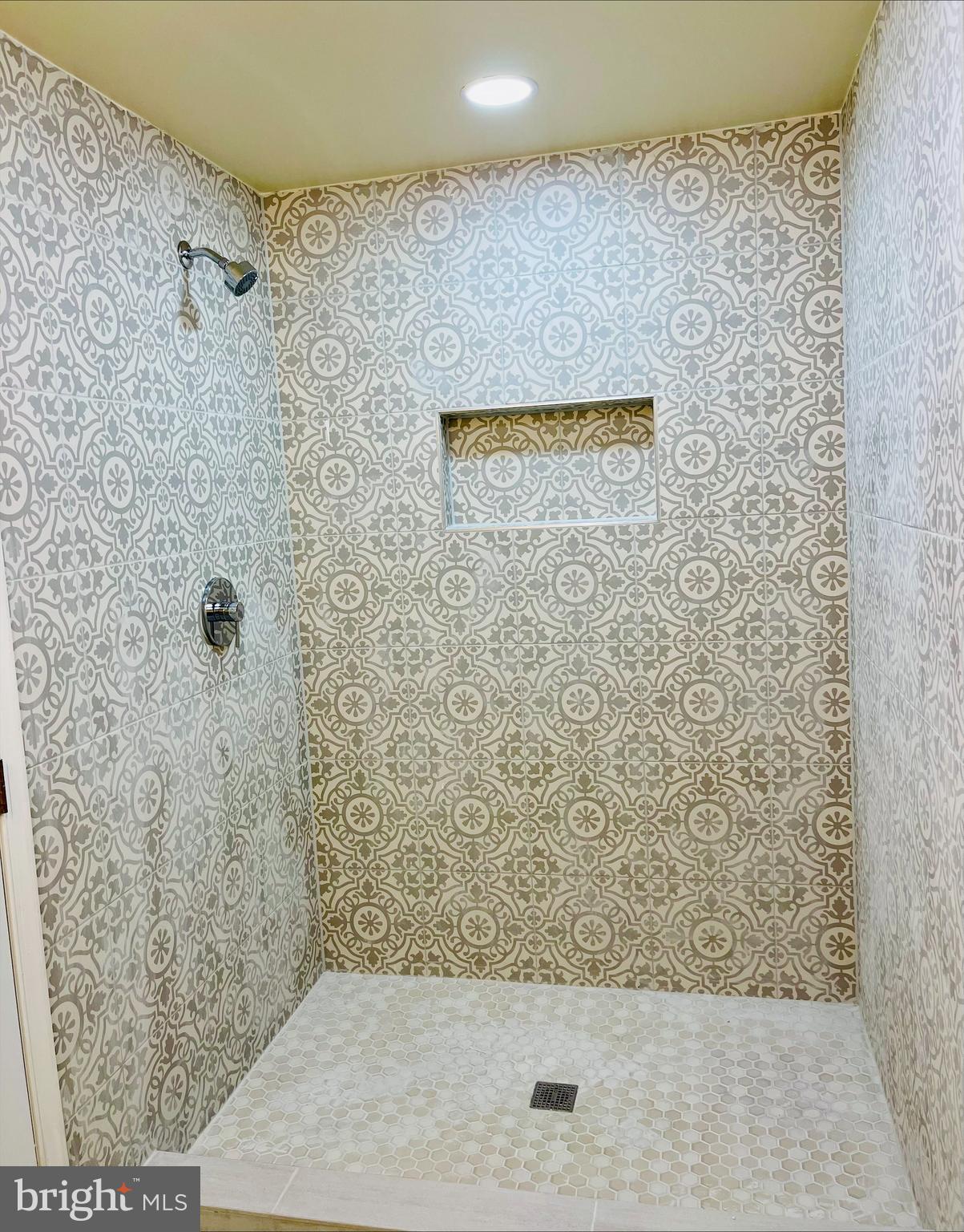 VILLAGE AT THOMAS RUN - Residential Lease