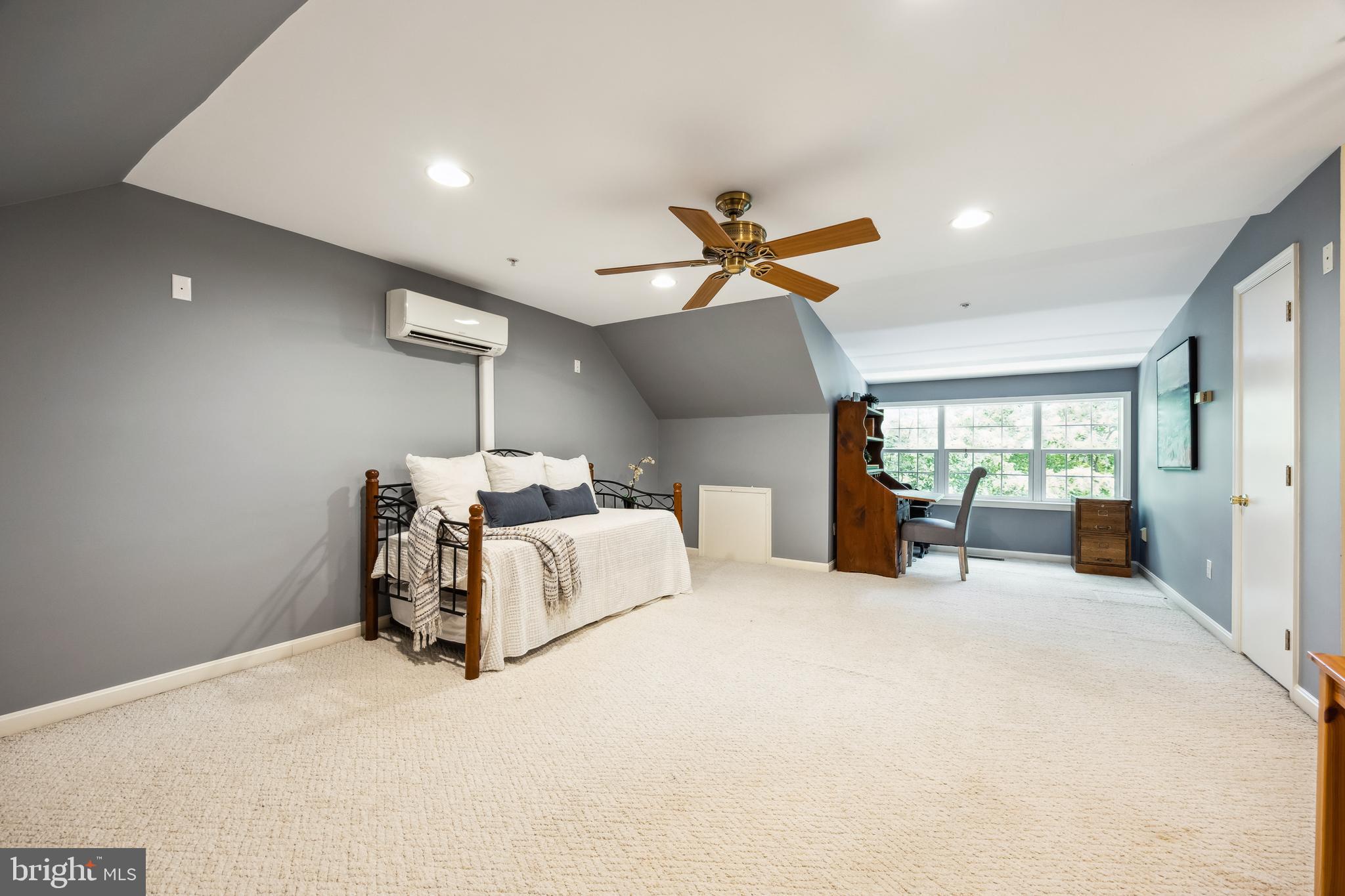 WATERS EDGE AT WOODS LANDING - Residential