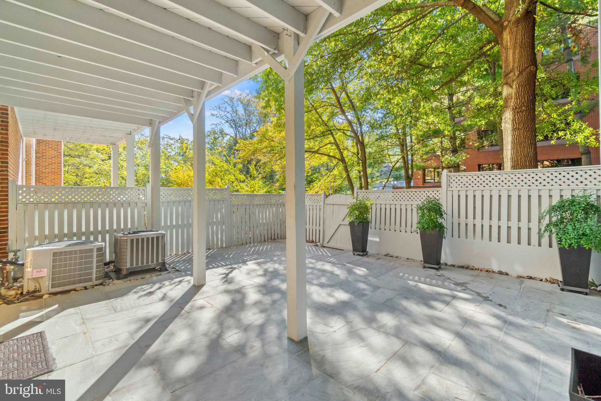 PALISADES PARK - Residential