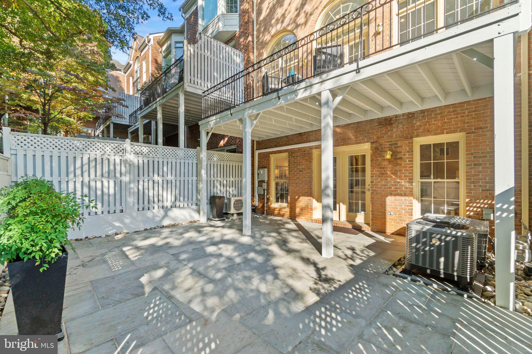 PALISADES PARK - Residential