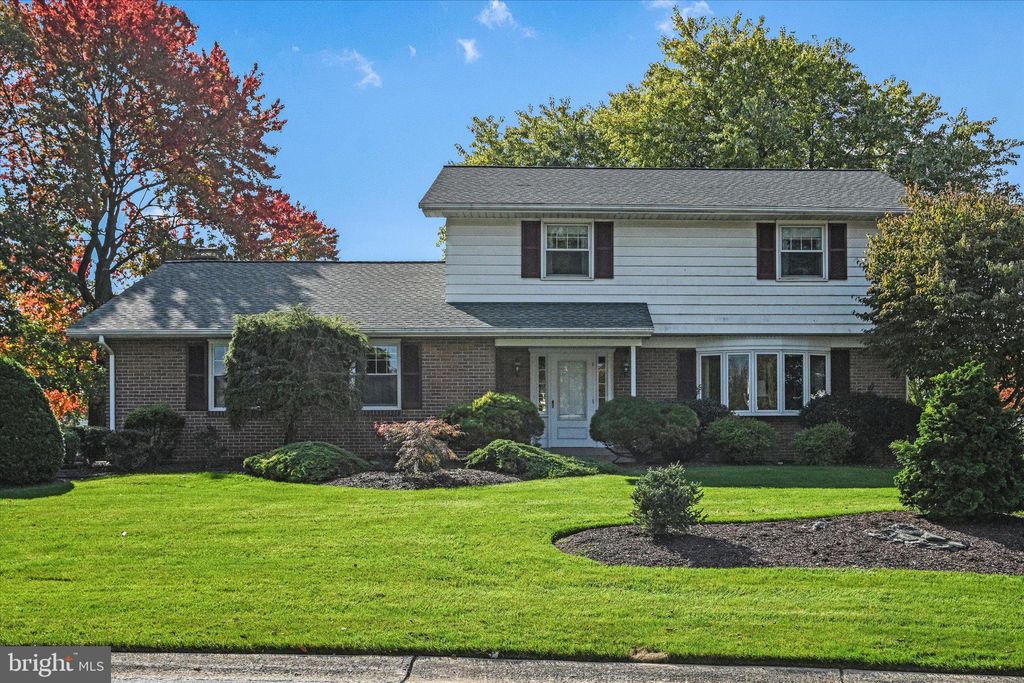 Photo of 1817 Amity Drive, Lancaster, PA 17601 (MLS # PALA2042854)