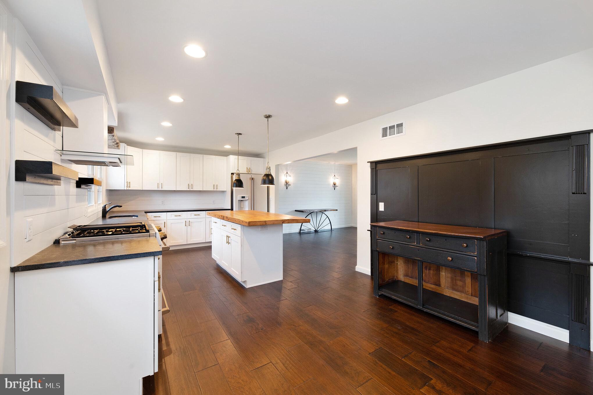 EDGEWOOD PARK - Residential