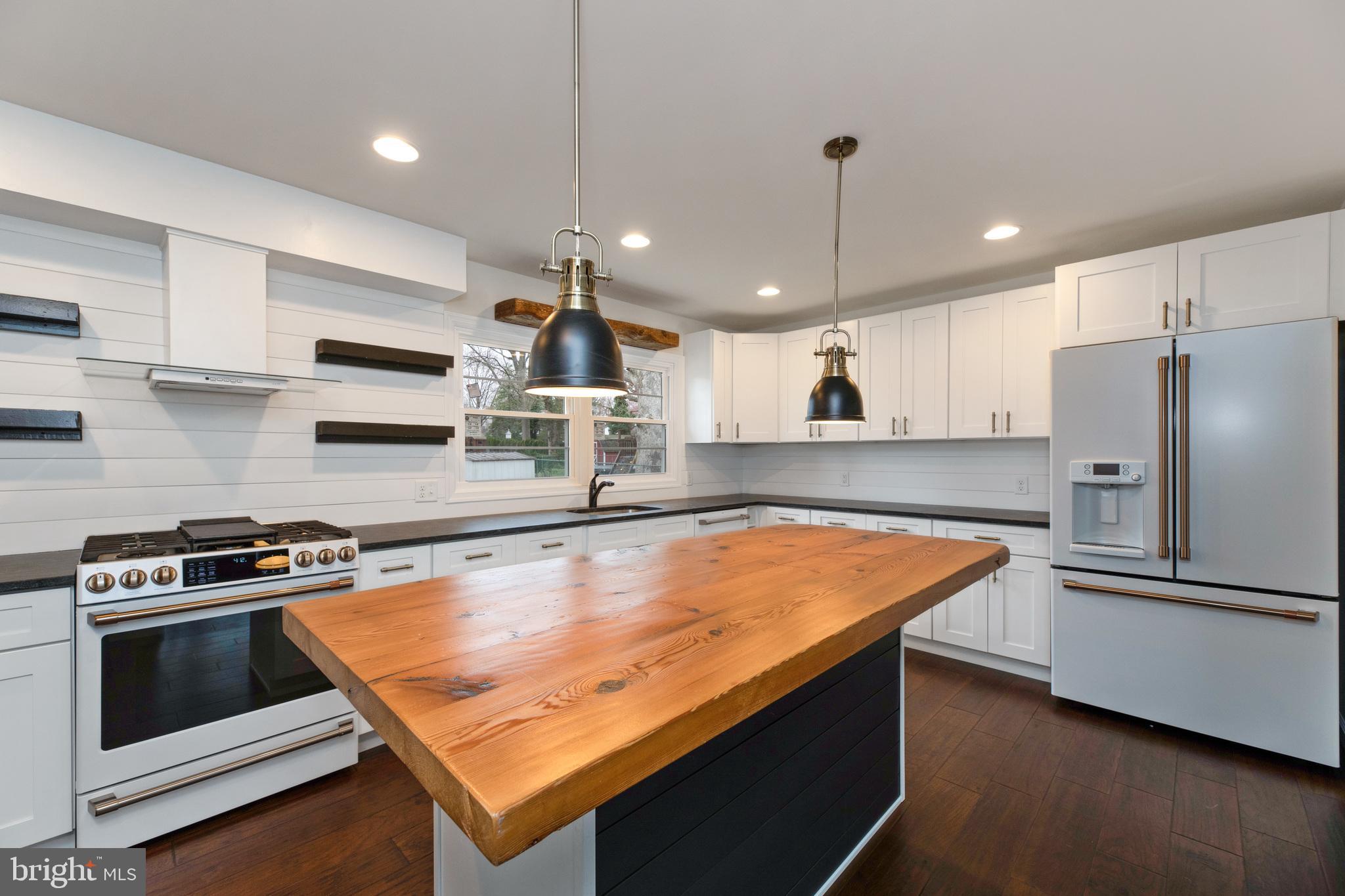 EDGEWOOD PARK - Residential