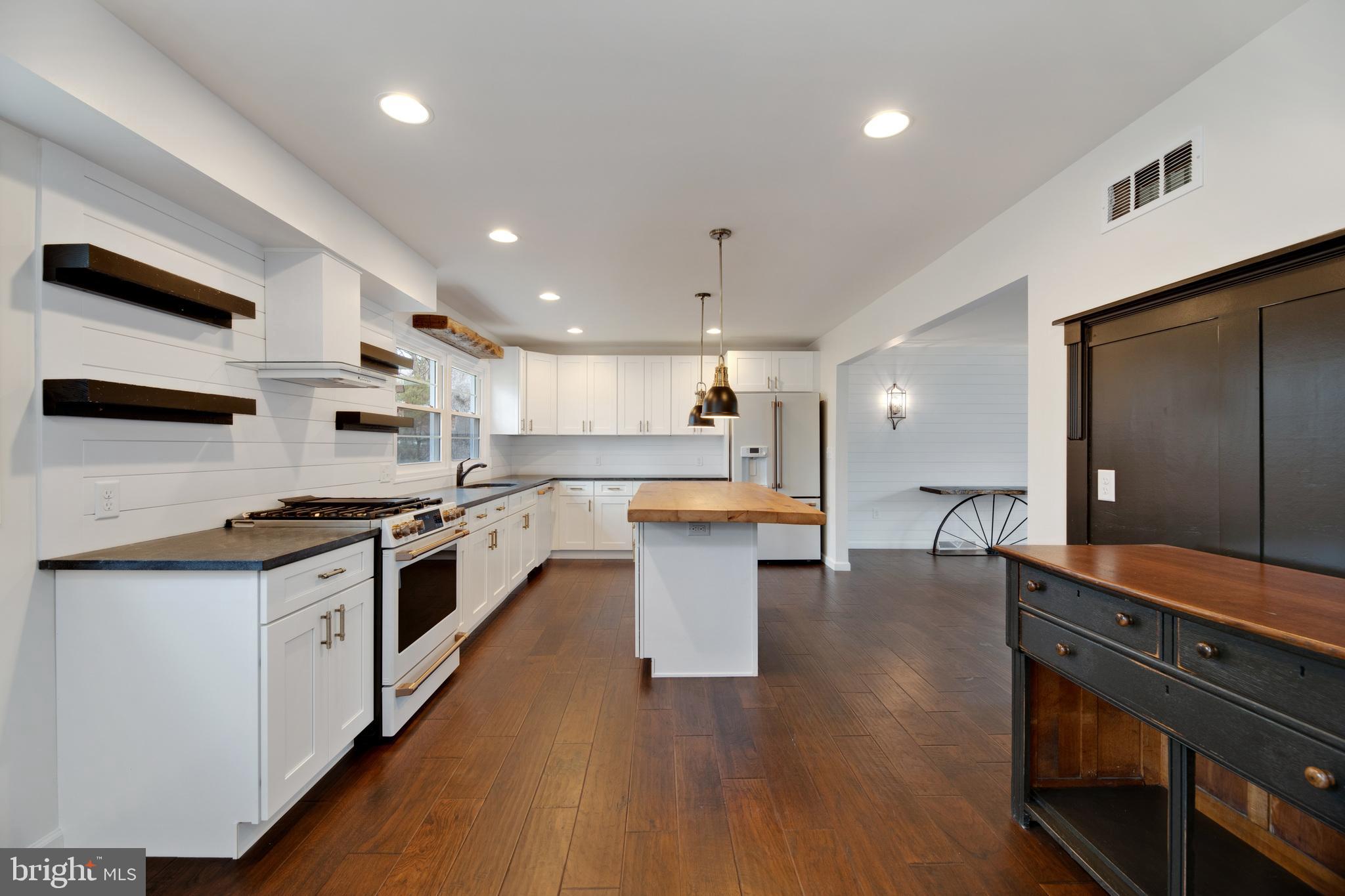 EDGEWOOD PARK - Residential